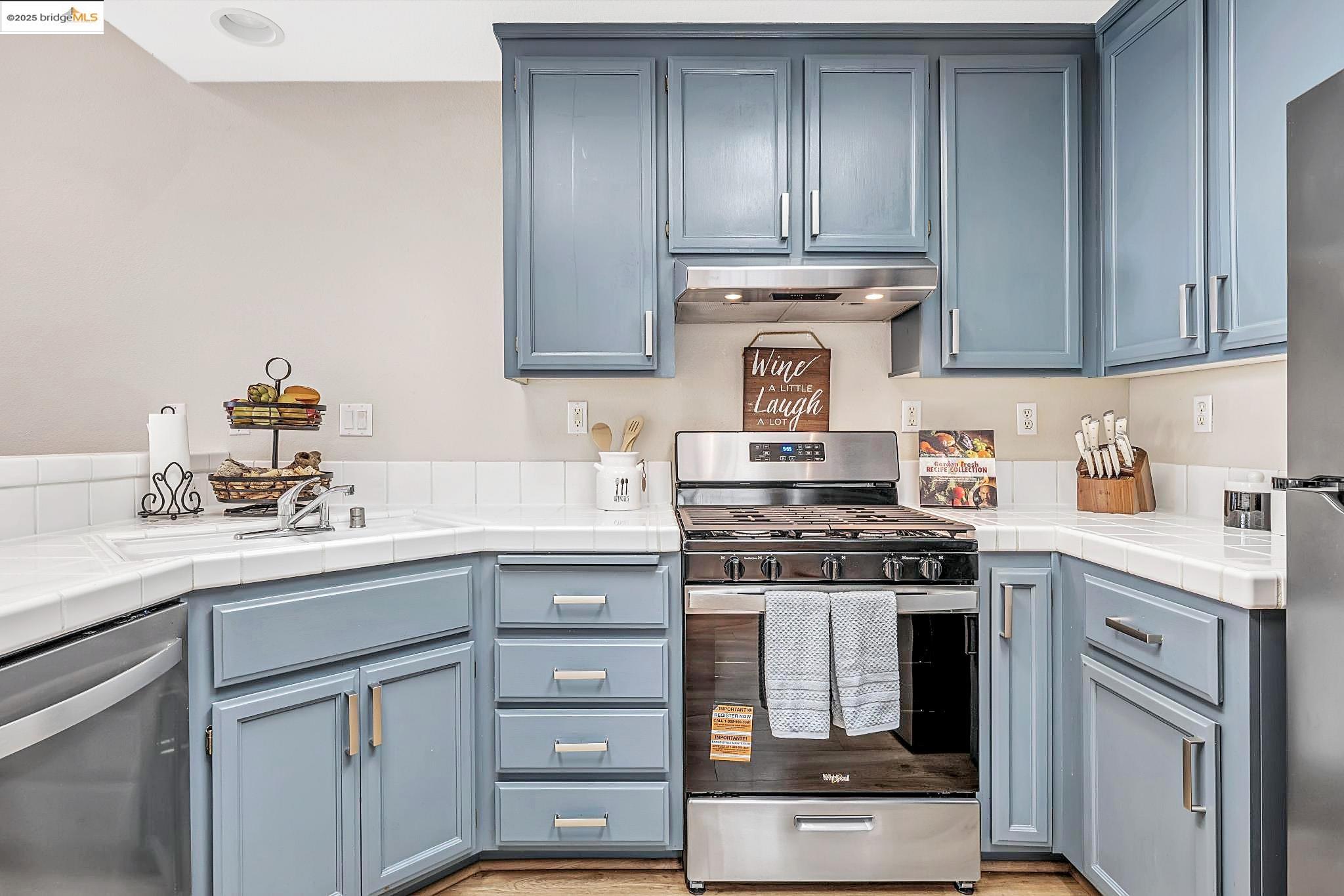 Detail Gallery Image 12 of 60 For 2605 Beach Head Ct, Richmond,  CA 94804 - 3 Beds | 3 Baths