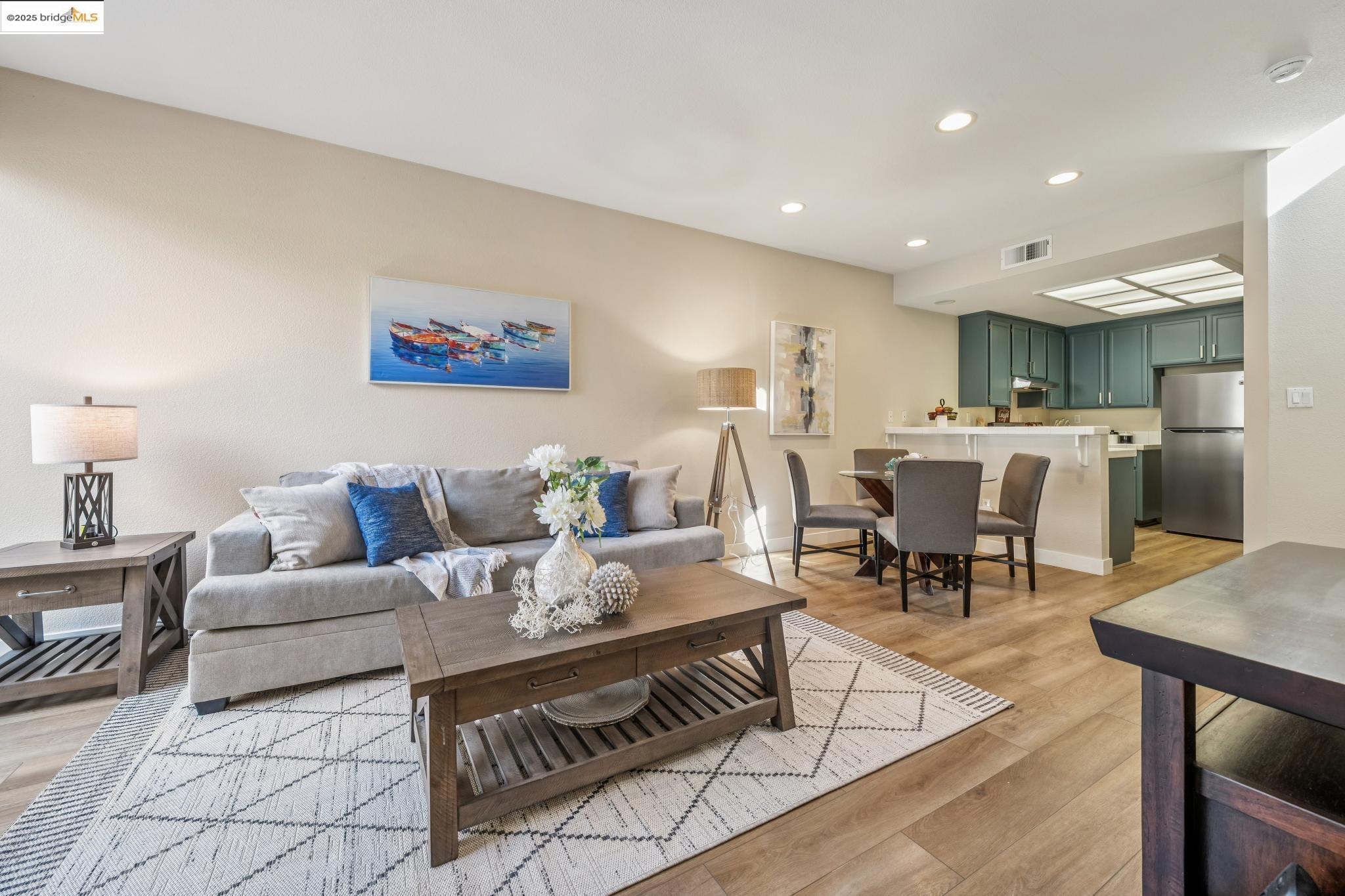 Detail Gallery Image 4 of 60 For 2605 Beach Head Ct, Richmond,  CA 94804 - 3 Beds | 3 Baths