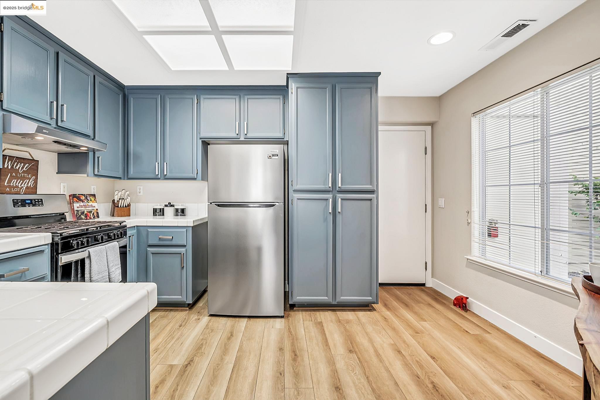 Detail Gallery Image 9 of 60 For 2605 Beach Head Ct, Richmond,  CA 94804 - 3 Beds | 3 Baths
