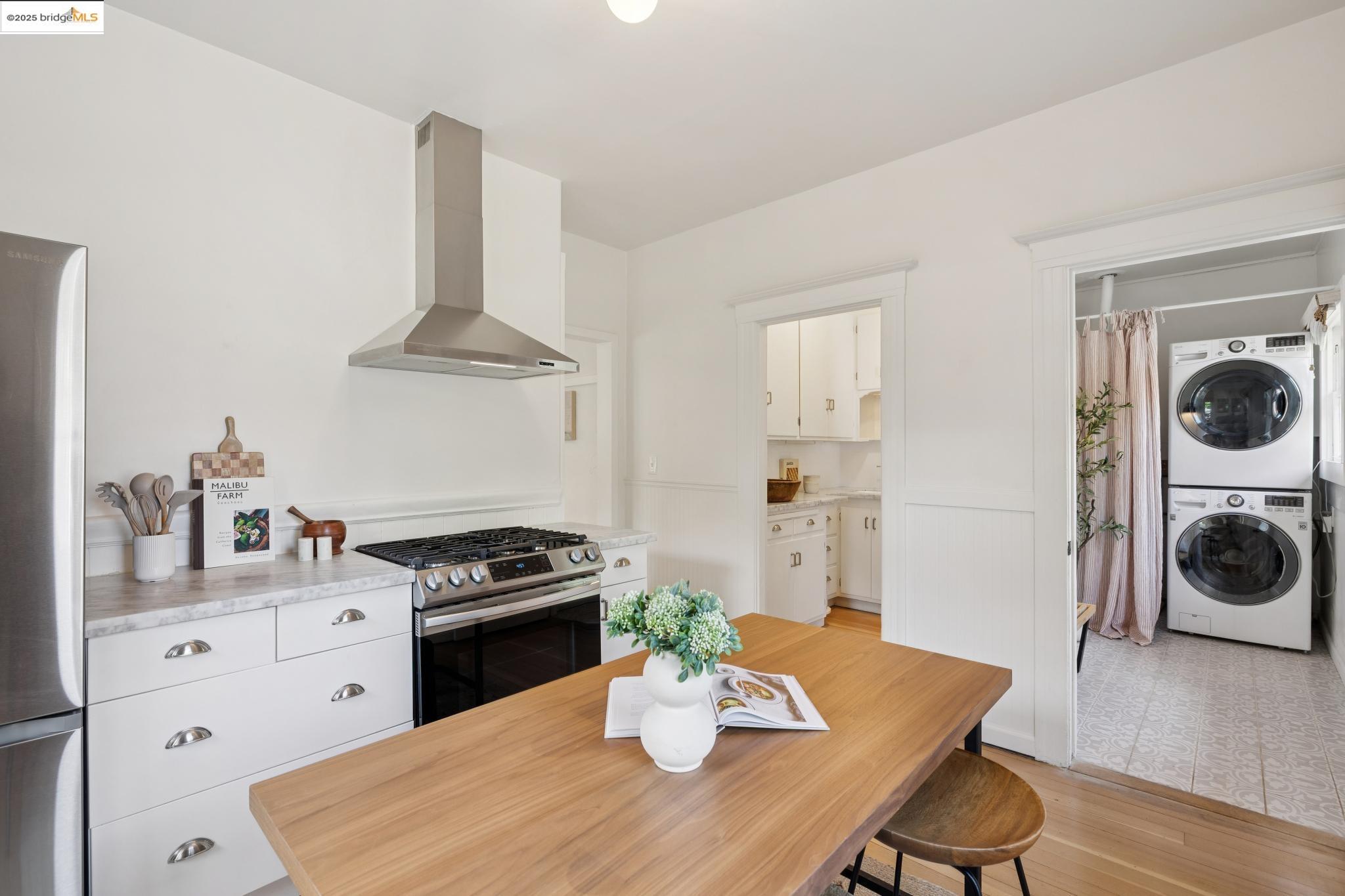 Detail Gallery Image 19 of 55 For 6060 Harwood Avenue, Oakland,  CA 94618 - 3 Beds | 2 Baths