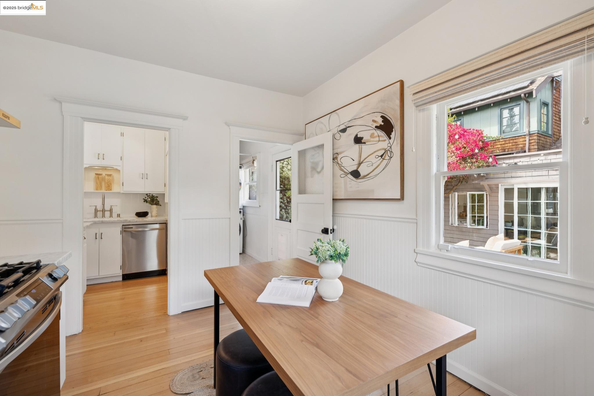 Detail Gallery Image 20 of 55 For 6060 Harwood Avenue, Oakland,  CA 94618 - 3 Beds | 2 Baths