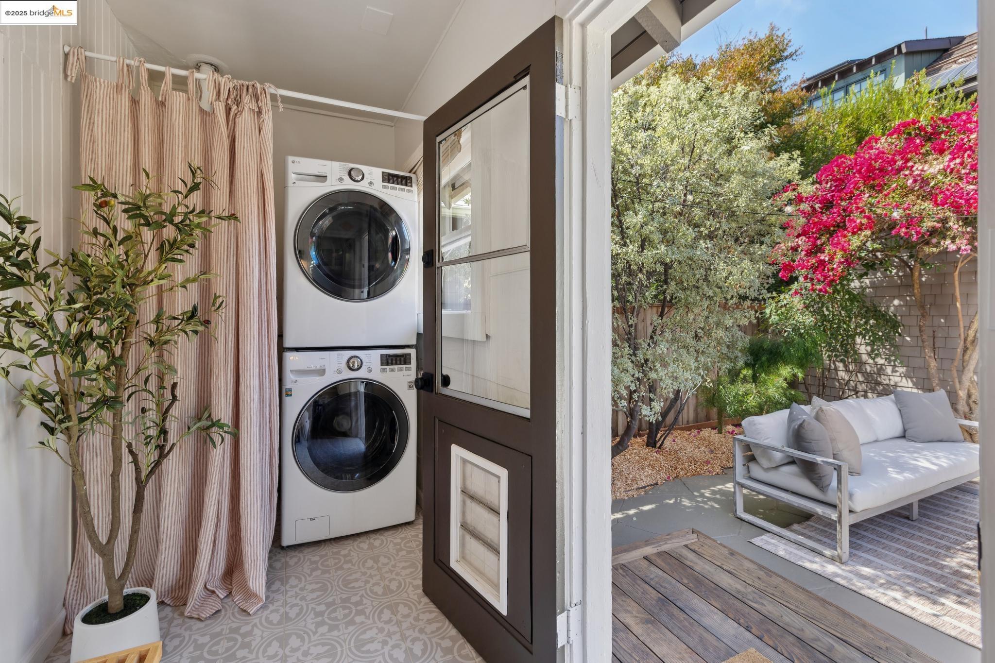 Detail Gallery Image 32 of 55 For 6060 Harwood Avenue, Oakland,  CA 94618 - 3 Beds | 2 Baths