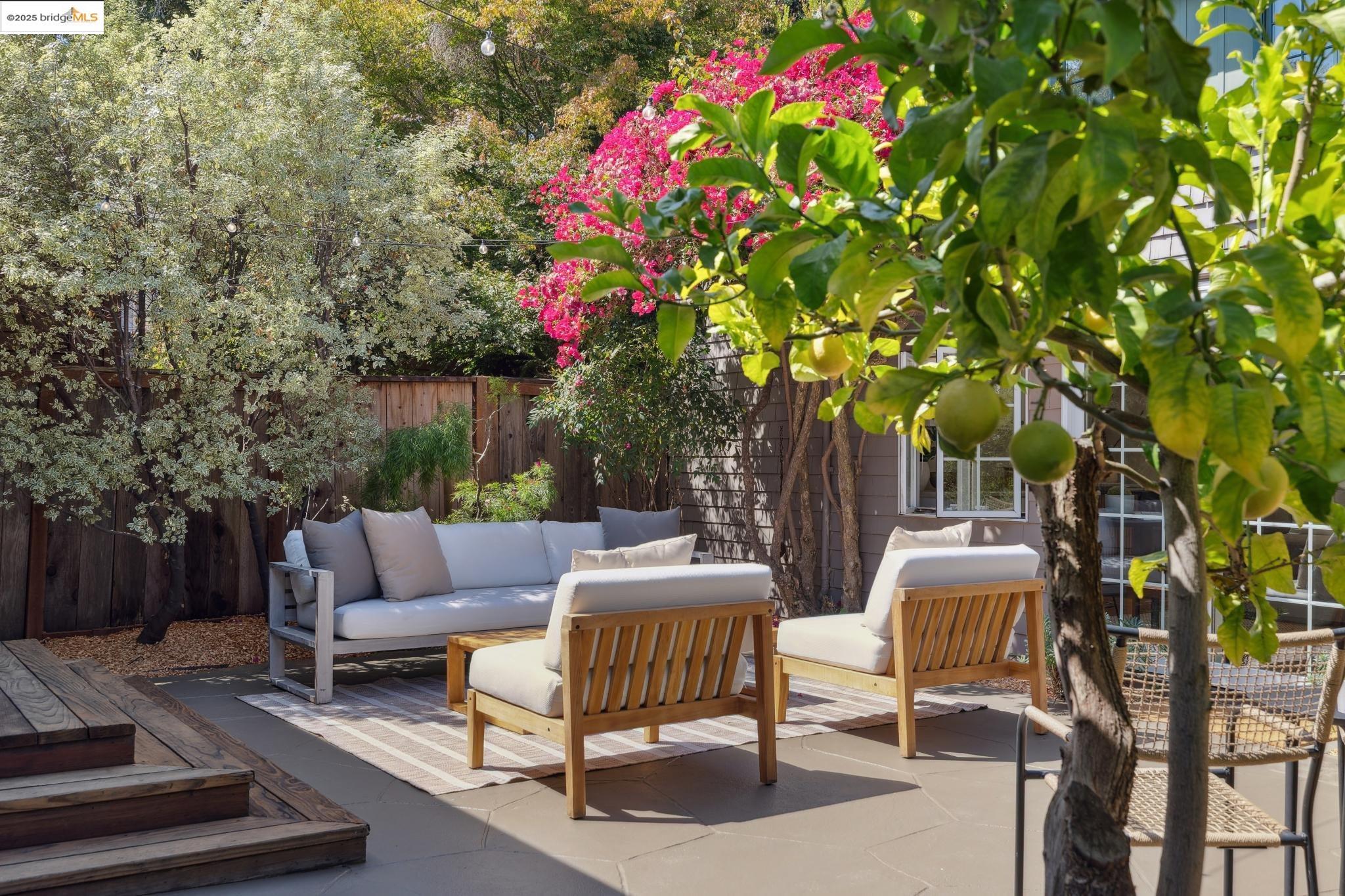 Detail Gallery Image 34 of 55 For 6060 Harwood Avenue, Oakland,  CA 94618 - 3 Beds | 2 Baths