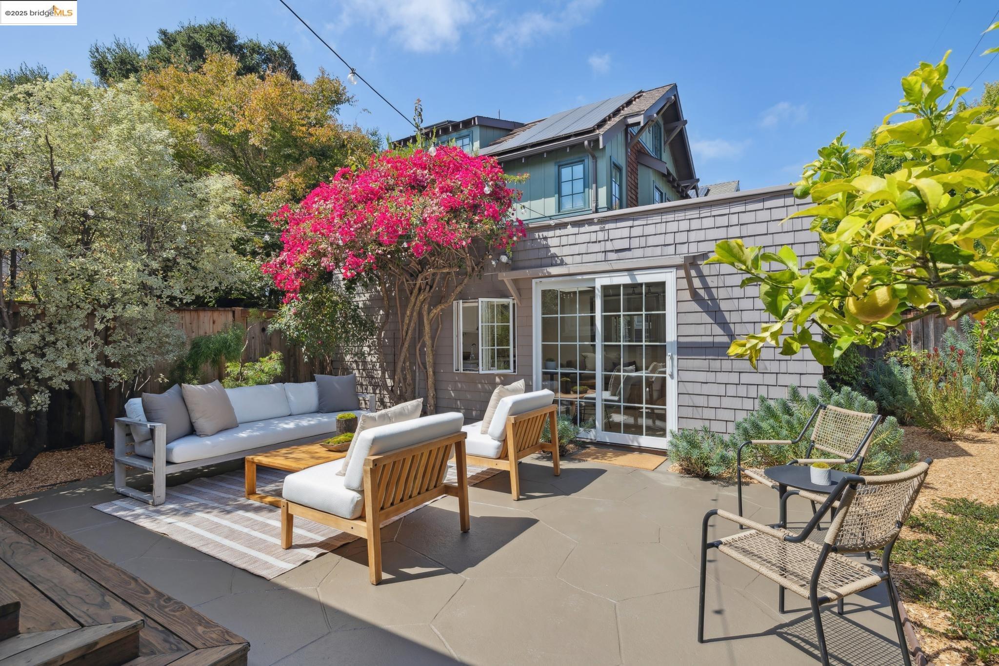 Detail Gallery Image 35 of 55 For 6060 Harwood Avenue, Oakland,  CA 94618 - 3 Beds | 2 Baths
