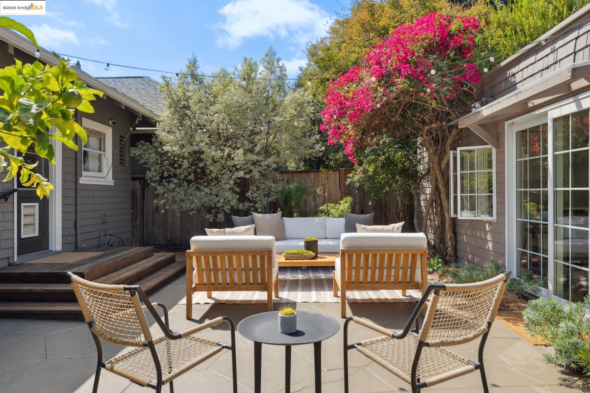 Detail Gallery Image 36 of 55 For 6060 Harwood Avenue, Oakland,  CA 94618 - 3 Beds | 2 Baths