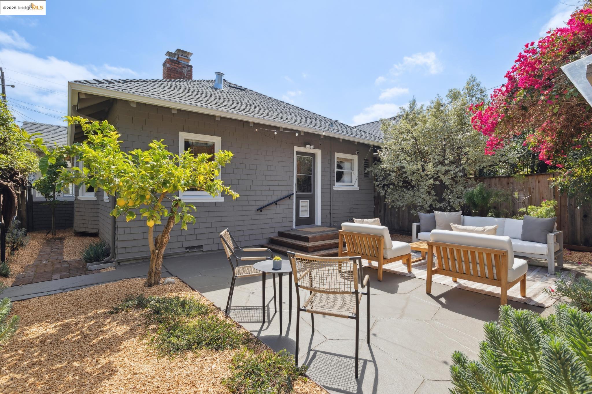 Detail Gallery Image 37 of 55 For 6060 Harwood Avenue, Oakland,  CA 94618 - 3 Beds | 2 Baths