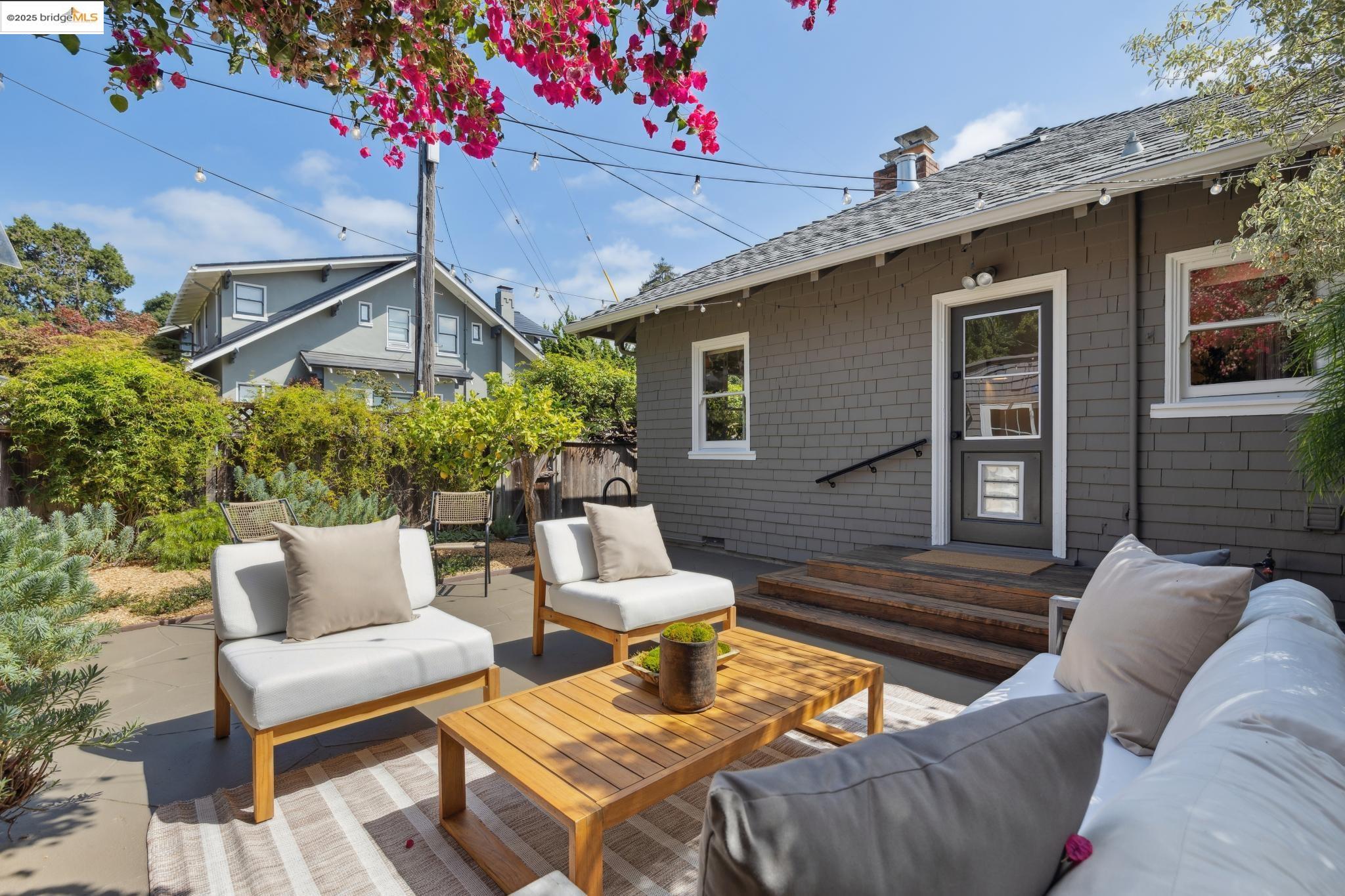 Detail Gallery Image 38 of 55 For 6060 Harwood Avenue, Oakland,  CA 94618 - 3 Beds | 2 Baths