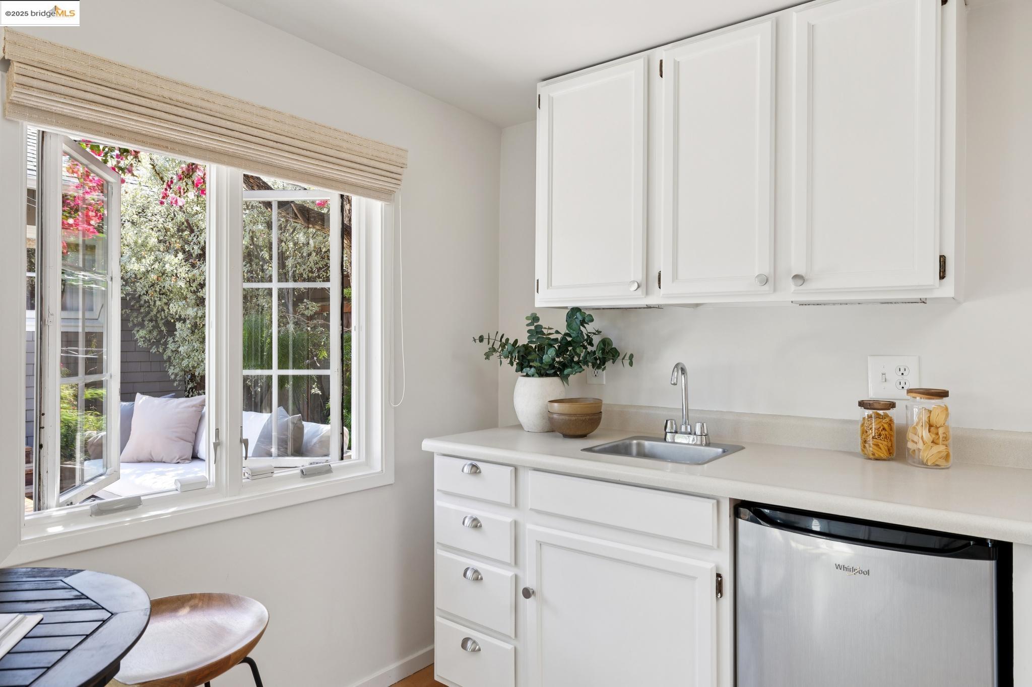 Detail Gallery Image 43 of 55 For 6060 Harwood Avenue, Oakland,  CA 94618 - 3 Beds | 2 Baths