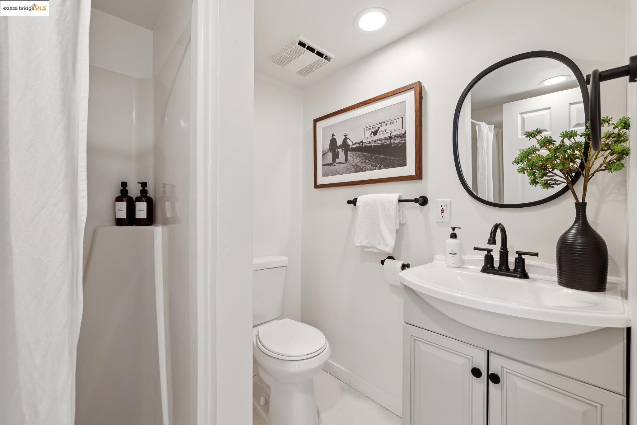 Detail Gallery Image 45 of 55 For 6060 Harwood Avenue, Oakland,  CA 94618 - 3 Beds | 2 Baths