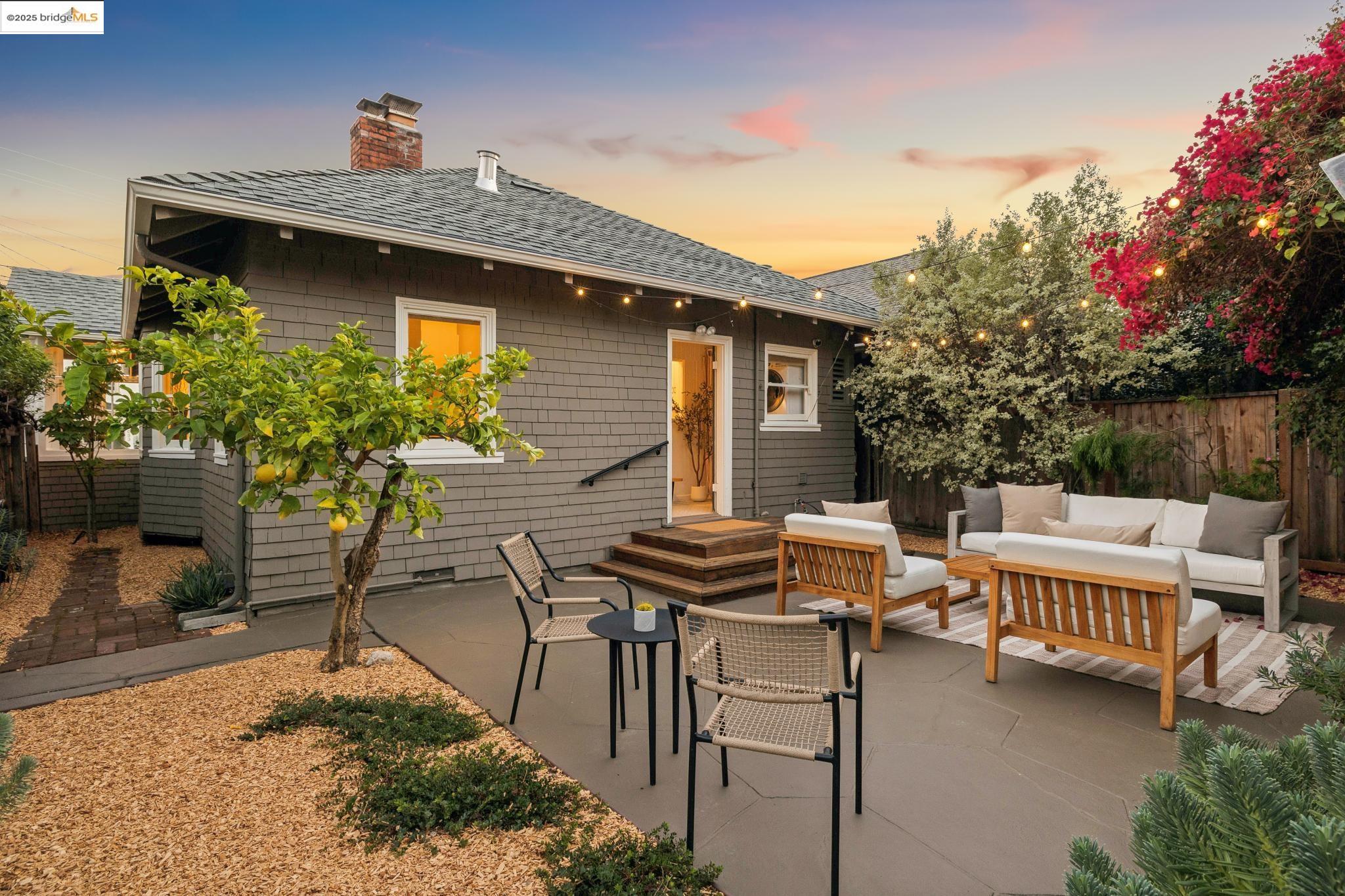 Detail Gallery Image 50 of 55 For 6060 Harwood Avenue, Oakland,  CA 94618 - 3 Beds | 2 Baths
