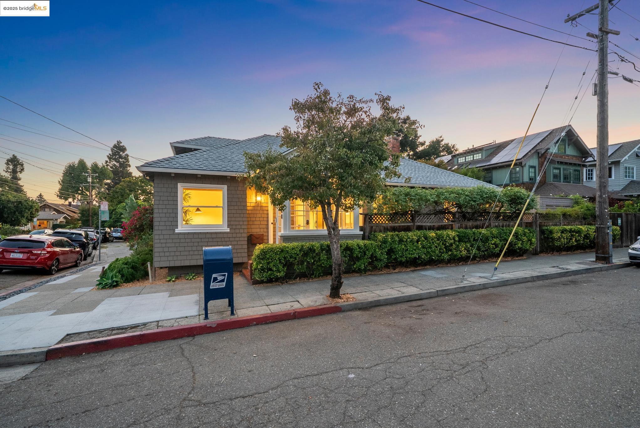 Detail Gallery Image 54 of 55 For 6060 Harwood Avenue, Oakland,  CA 94618 - 3 Beds | 2 Baths
