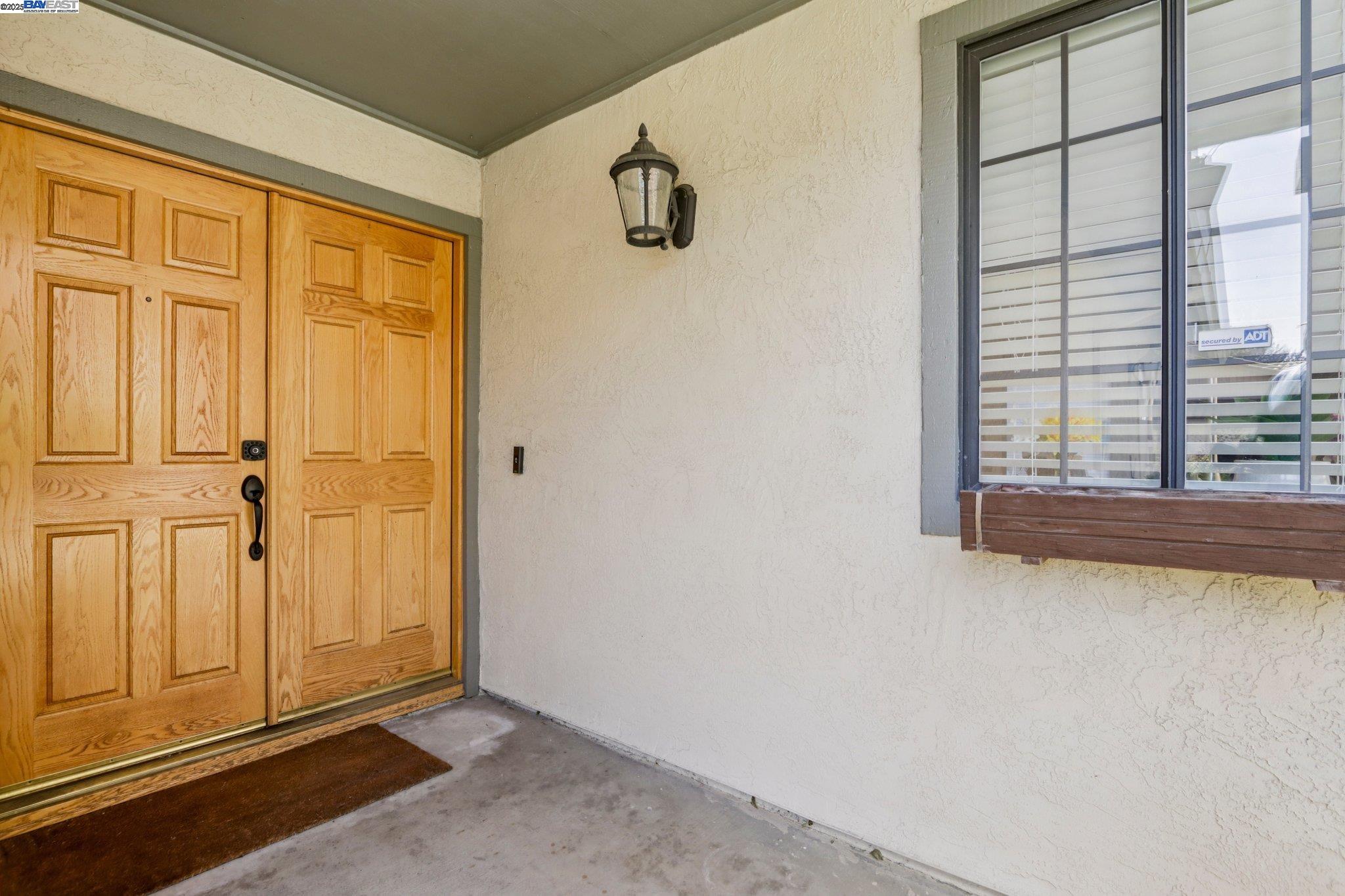 Detail Gallery Image 3 of 30 For 6220 Jarvis Ave, Newark,  CA 94560 - 2 Beds | 1/1 Baths