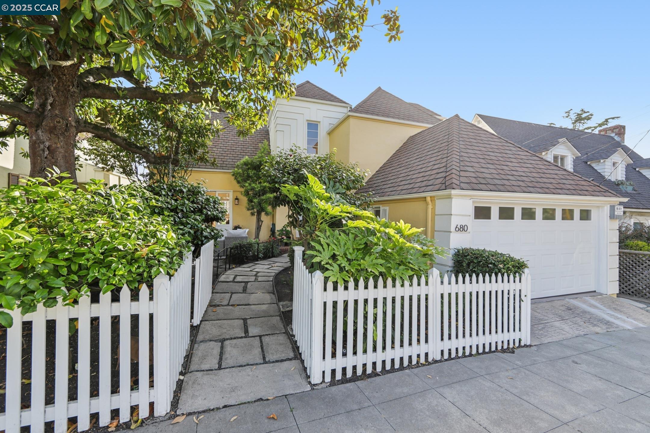 Front Image Thumbnail for CC41111796