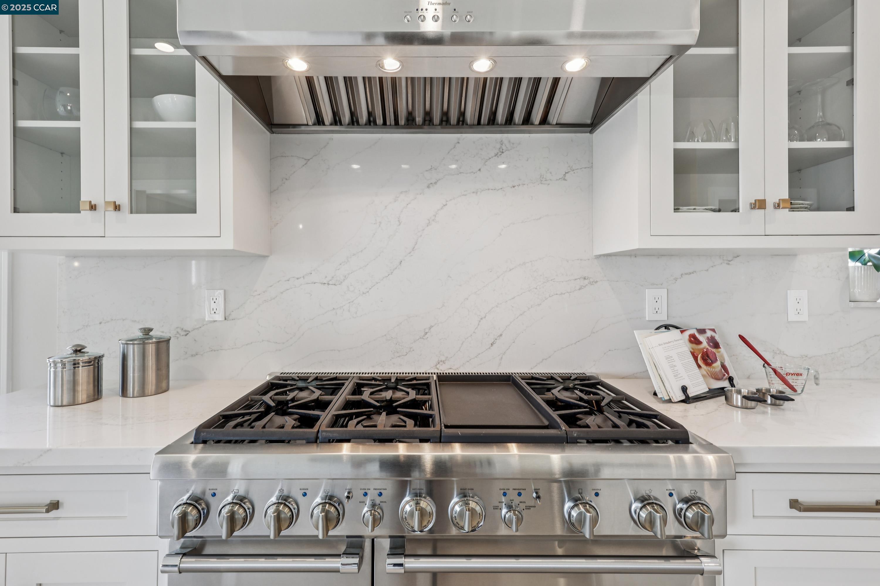 Detail Gallery Image 24 of 47 For 680 Grizzly Peak Blvd, Berkeley,  CA 94708 - 4 Beds | 2/1 Baths