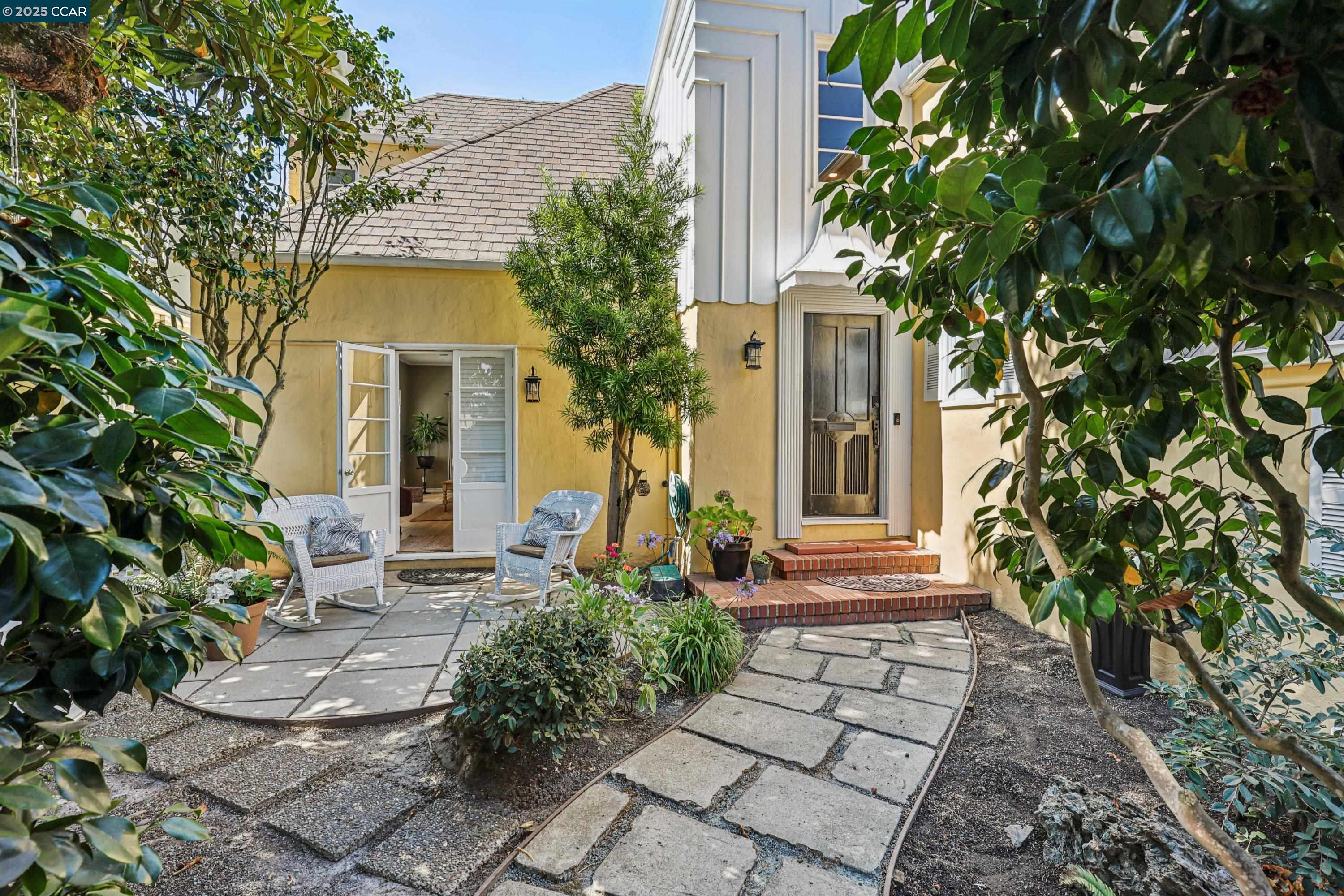 Detail Gallery Image 4 of 47 For 680 Grizzly Peak Blvd, Berkeley,  CA 94708 - 4 Beds | 2/1 Baths