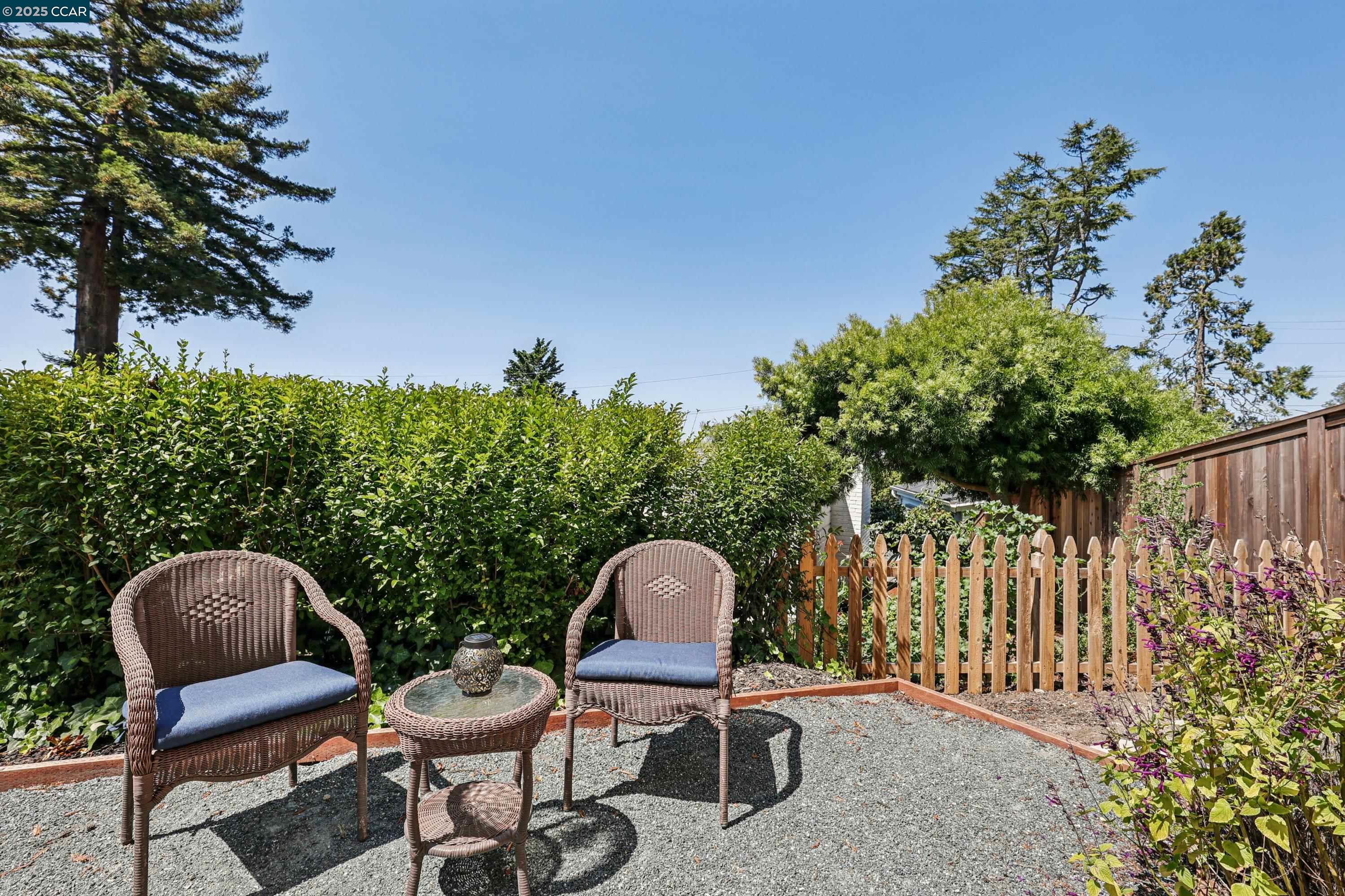 Detail Gallery Image 38 of 47 For 680 Grizzly Peak Blvd, Berkeley,  CA 94708 - 4 Beds | 2/1 Baths