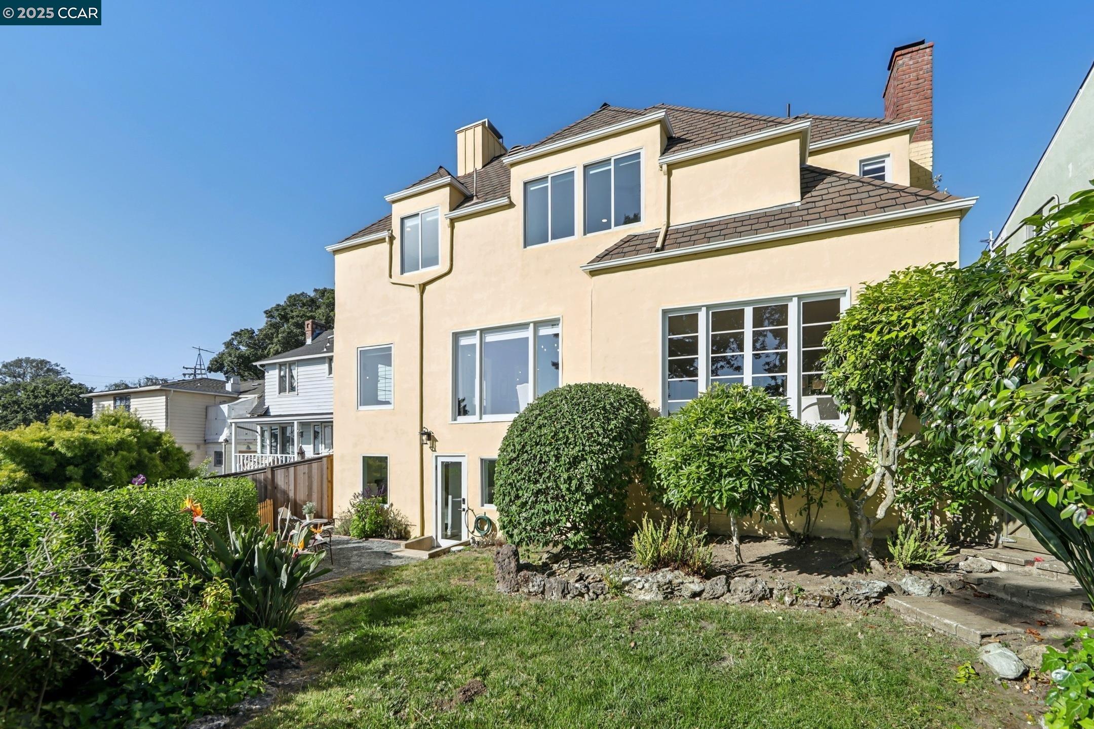 Detail Gallery Image 40 of 47 For 680 Grizzly Peak Blvd, Berkeley,  CA 94708 - 4 Beds | 2/1 Baths
