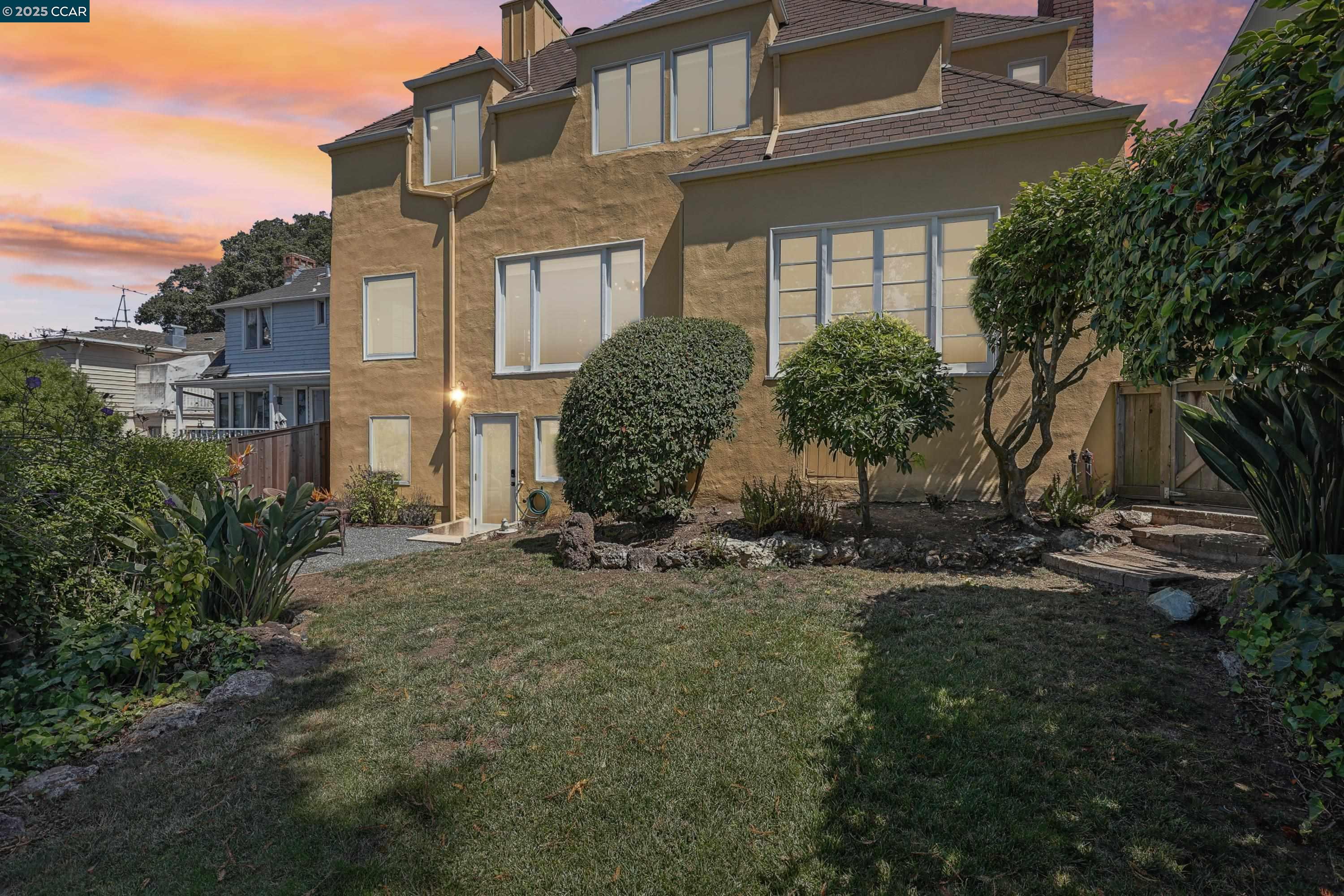 Detail Gallery Image 42 of 47 For 680 Grizzly Peak Blvd, Berkeley,  CA 94708 - 4 Beds | 2/1 Baths