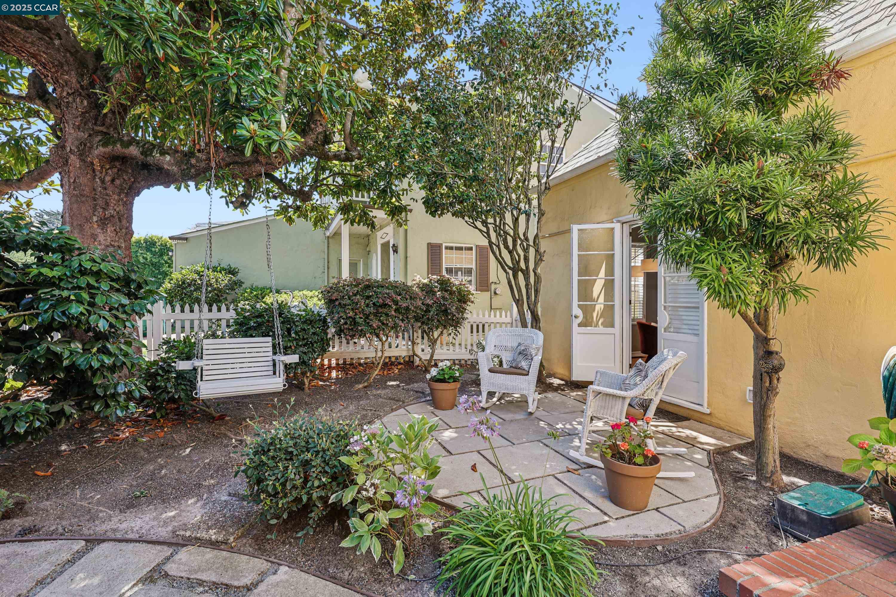 Detail Gallery Image 6 of 47 For 680 Grizzly Peak Blvd, Berkeley,  CA 94708 - 4 Beds | 2/1 Baths