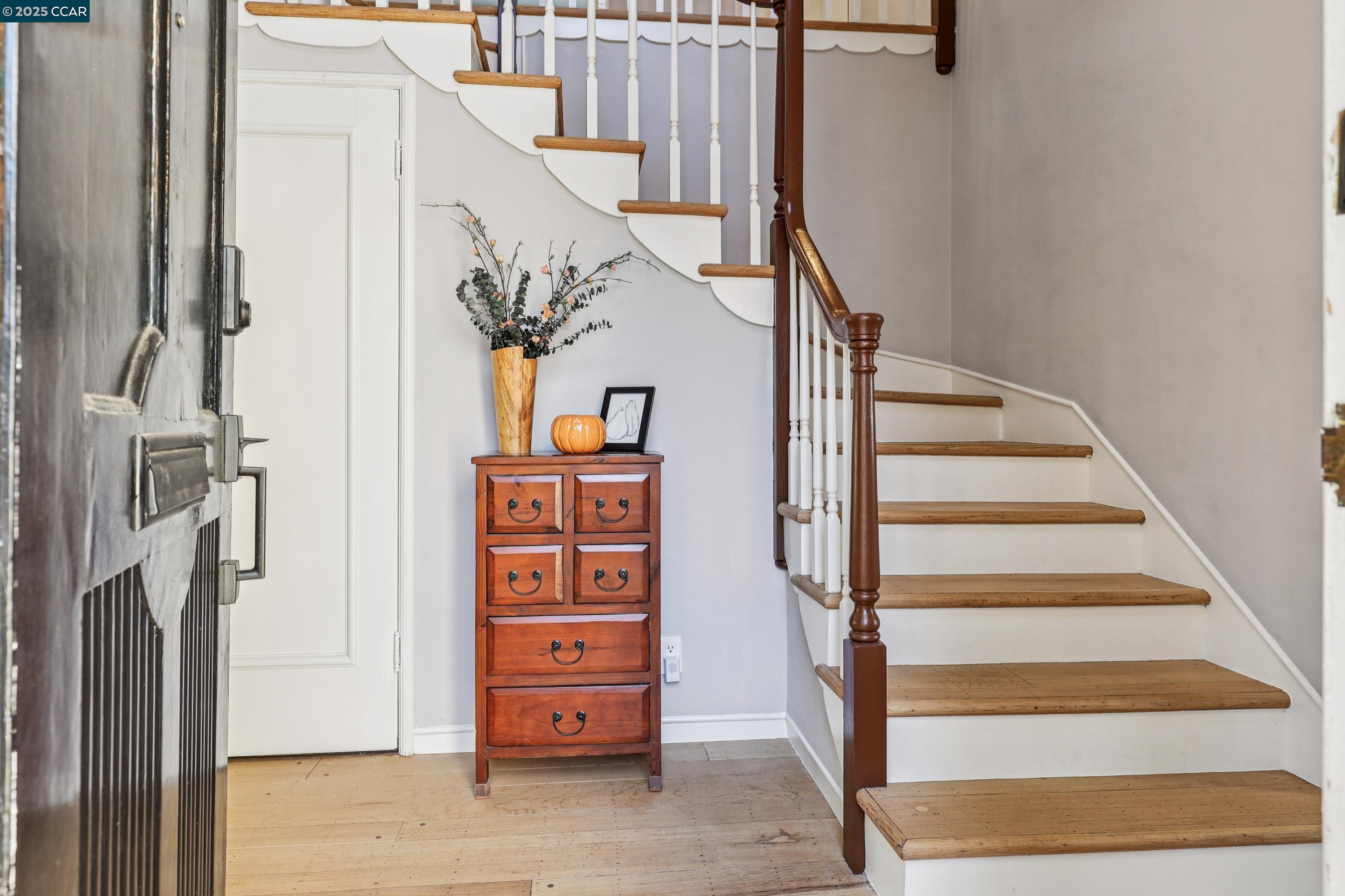 Detail Gallery Image 7 of 47 For 680 Grizzly Peak Blvd, Berkeley,  CA 94708 - 4 Beds | 2/1 Baths