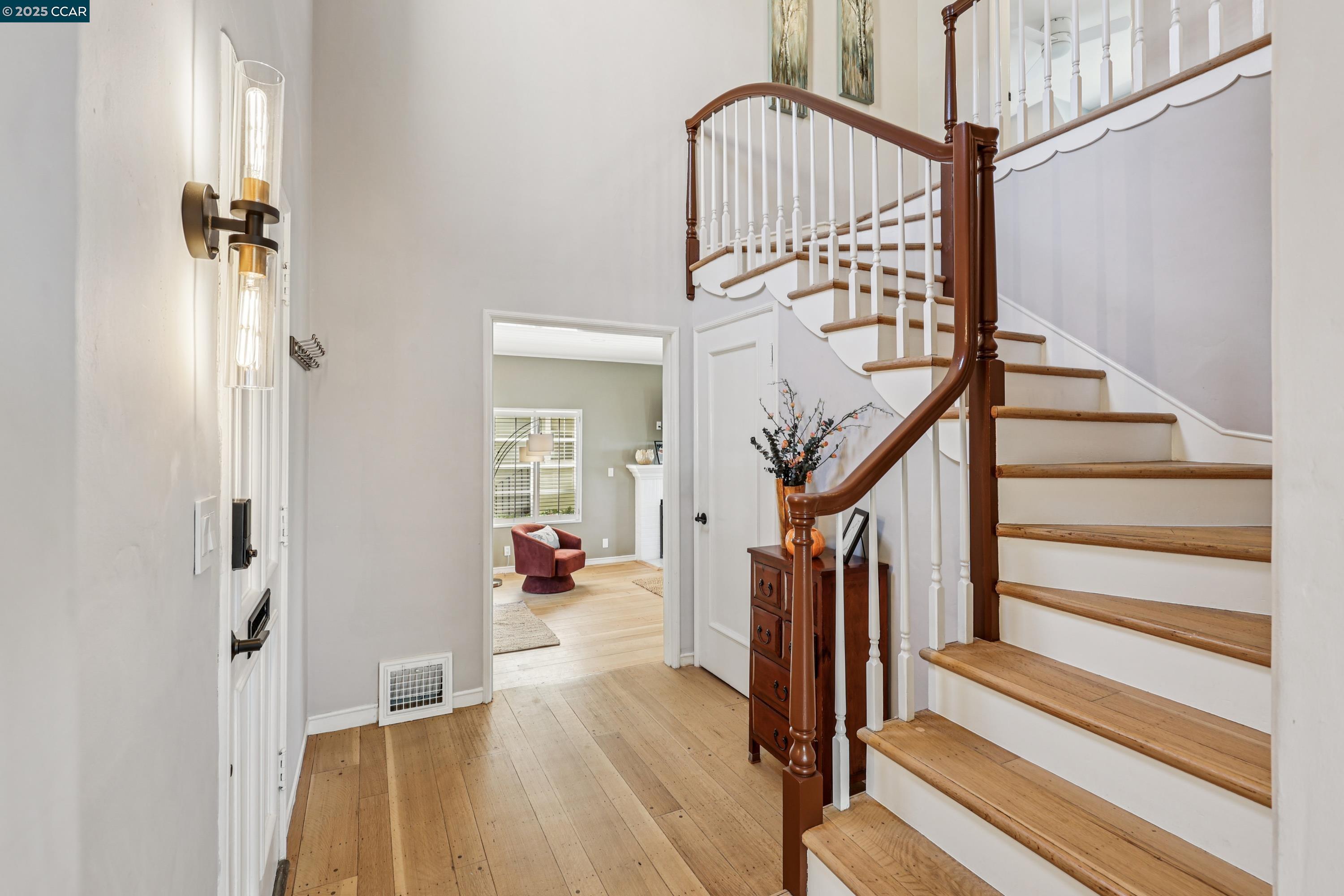 Detail Gallery Image 8 of 47 For 680 Grizzly Peak Blvd, Berkeley,  CA 94708 - 4 Beds | 2/1 Baths
