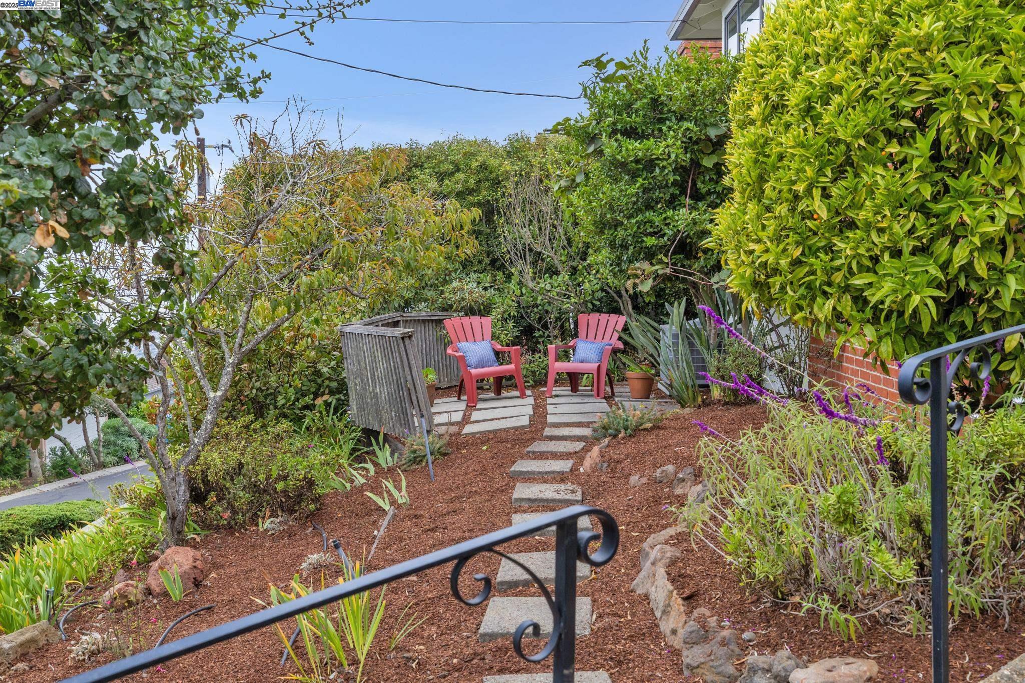 Detail Gallery Image 11 of 54 For 265 Willamette Ave, Kensington,  CA 94708 - 4 Beds | 2 Baths