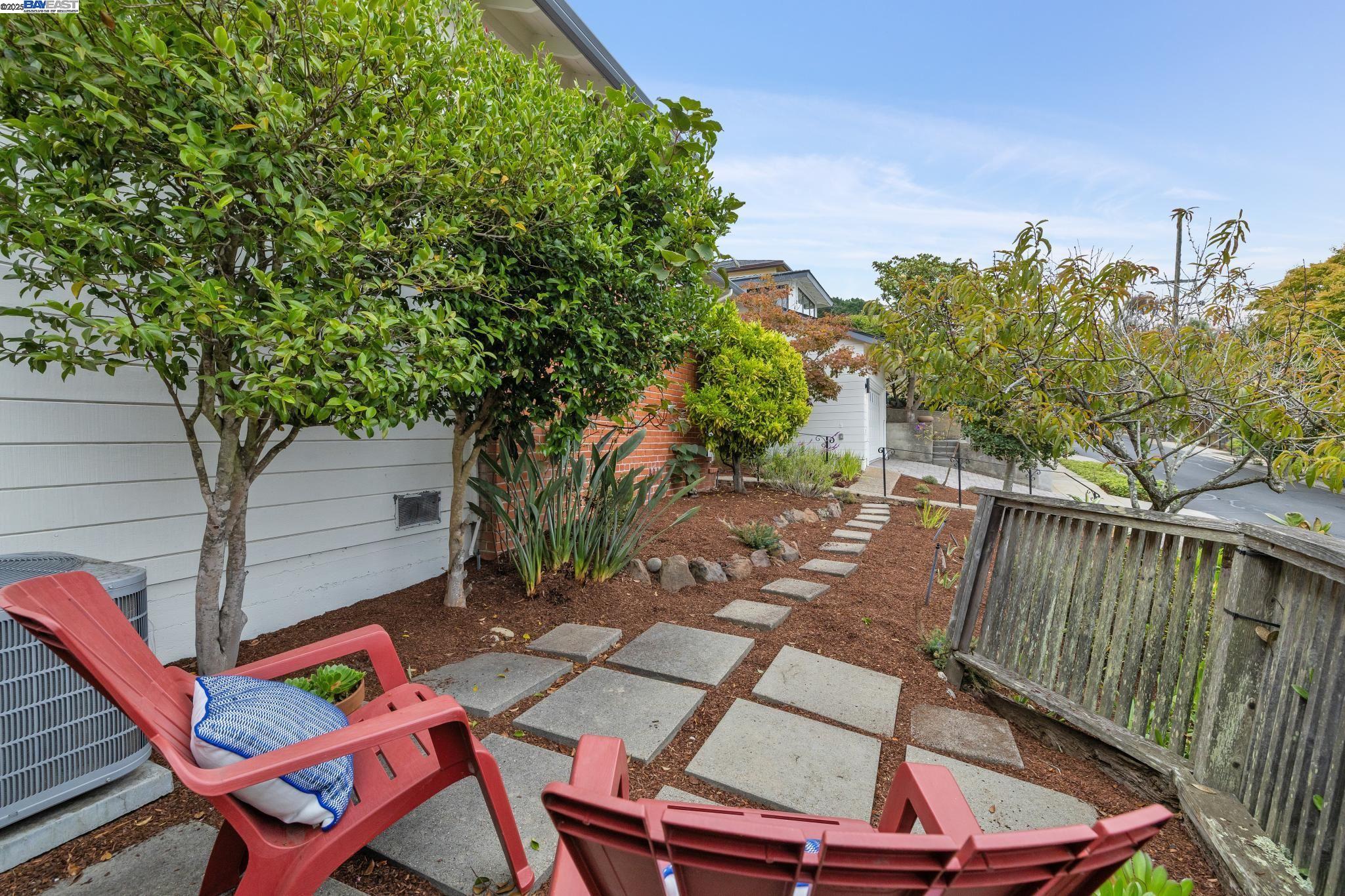 Detail Gallery Image 12 of 54 For 265 Willamette Ave, Kensington,  CA 94708 - 4 Beds | 2 Baths