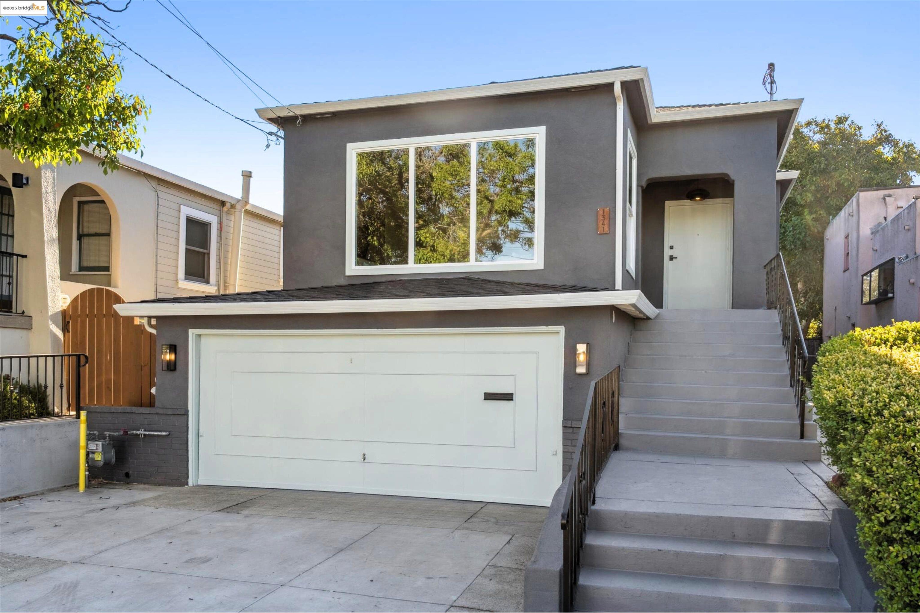 Detail Gallery Image 2 of 44 For 1341 Peralta Ave, Berkeley,  CA 94702 - 4 Beds | 2 Baths