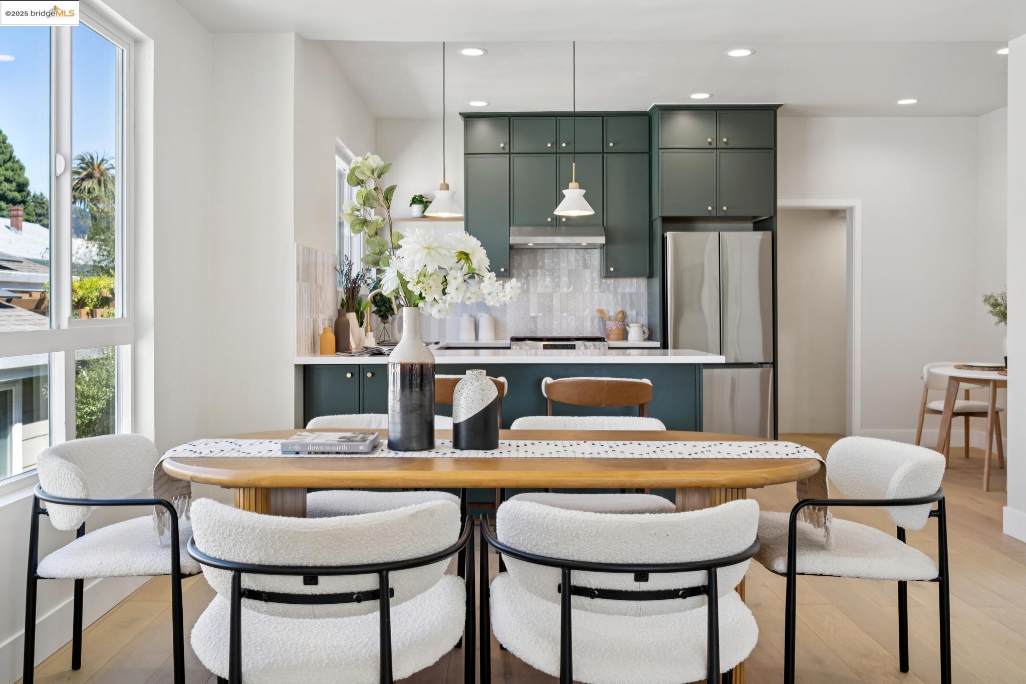 Detail Gallery Image 11 of 44 For 1341 Peralta Ave, Berkeley,  CA 94702 - 4 Beds | 2 Baths