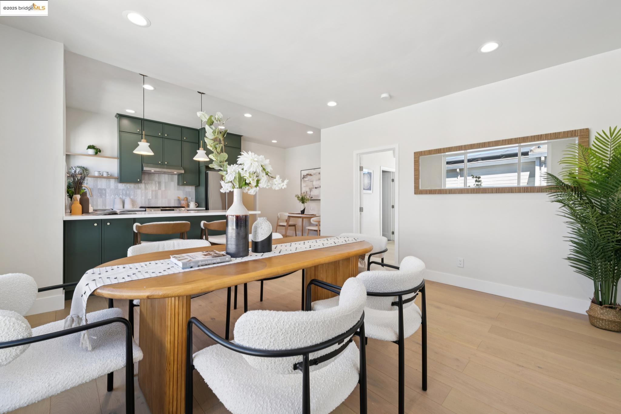Detail Gallery Image 12 of 44 For 1341 Peralta Ave, Berkeley,  CA 94702 - 4 Beds | 2 Baths