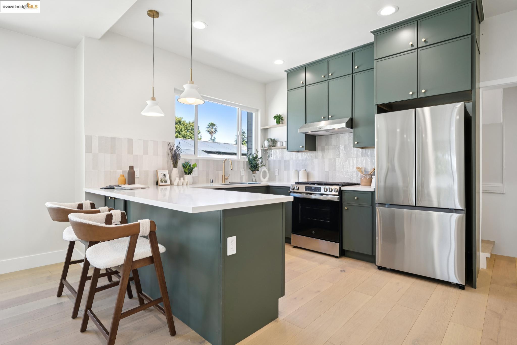 Detail Gallery Image 16 of 44 For 1341 Peralta Ave, Berkeley,  CA 94702 - 4 Beds | 2 Baths