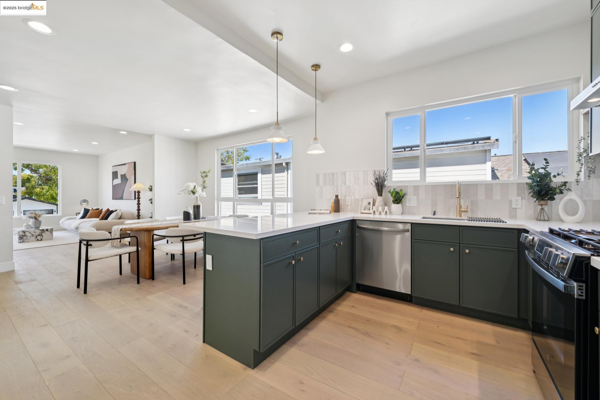 Detail Gallery Image 19 of 44 For 1341 Peralta Ave, Berkeley,  CA 94702 - 4 Beds | 2 Baths