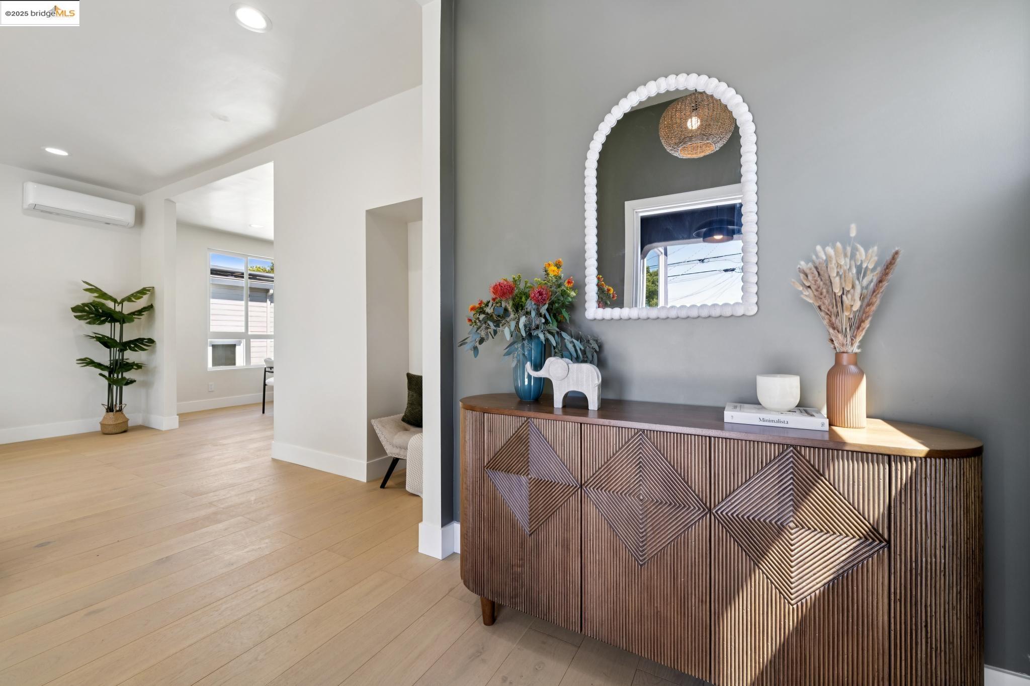 Detail Gallery Image 3 of 44 For 1341 Peralta Ave, Berkeley,  CA 94702 - 4 Beds | 2 Baths