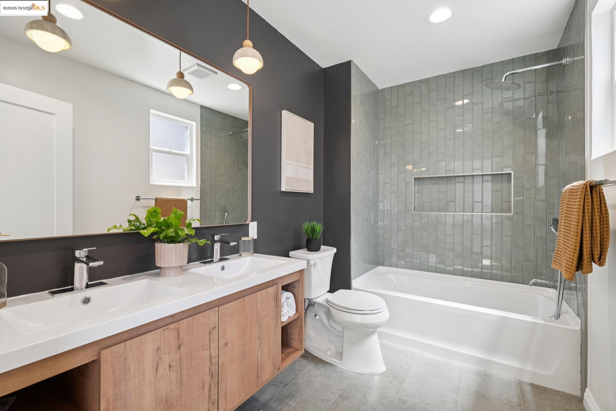 Detail Gallery Image 24 of 44 For 1341 Peralta Ave, Berkeley,  CA 94702 - 4 Beds | 2 Baths
