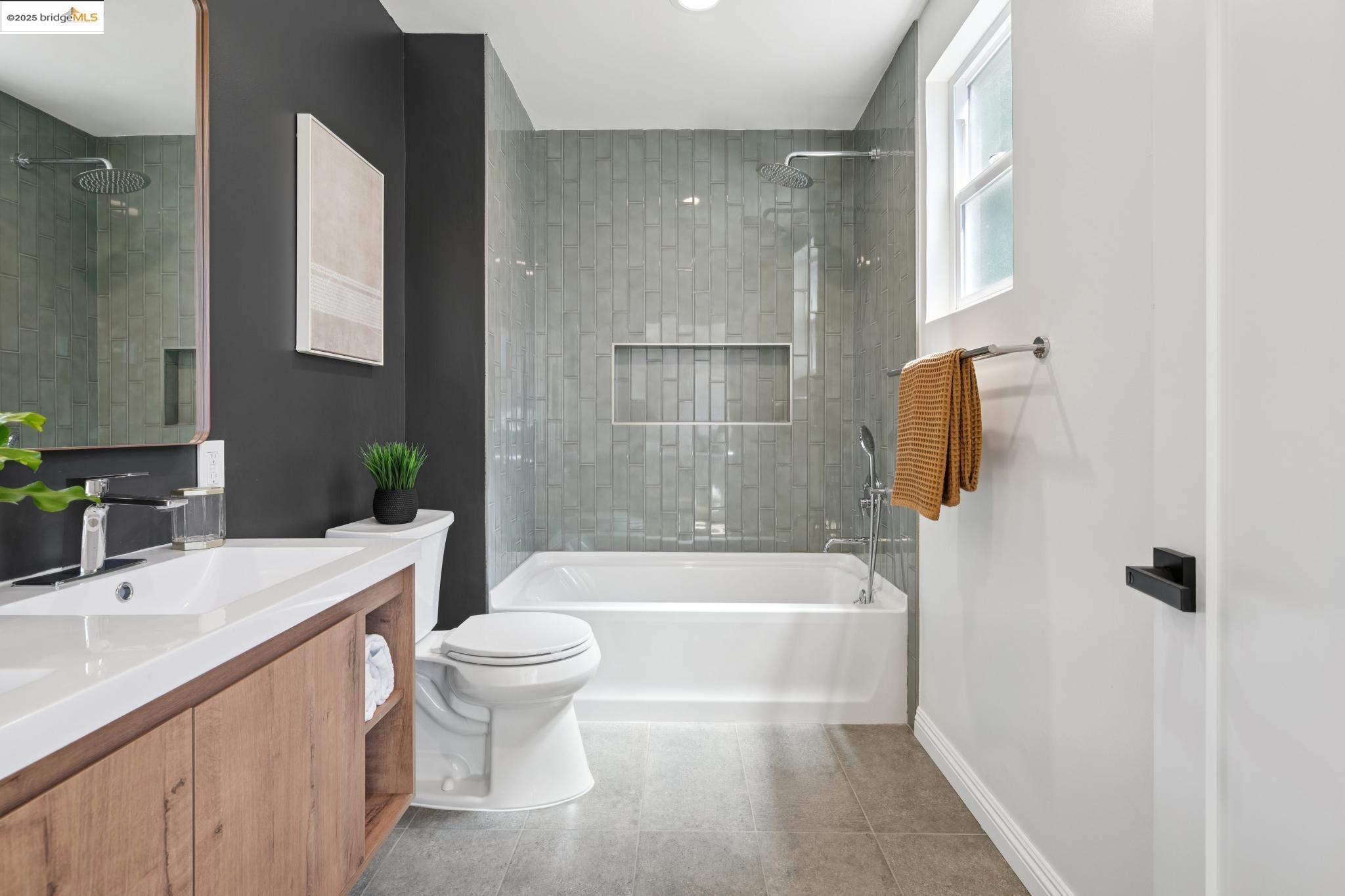 Detail Gallery Image 25 of 44 For 1341 Peralta Ave, Berkeley,  CA 94702 - 4 Beds | 2 Baths