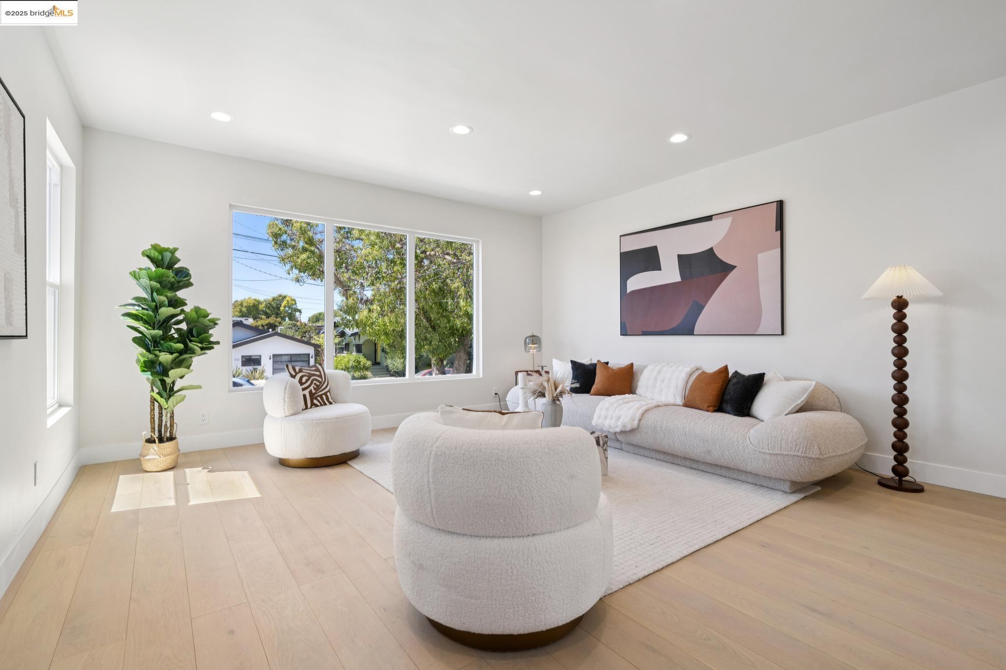 Detail Gallery Image 4 of 44 For 1341 Peralta Ave, Berkeley,  CA 94702 - 4 Beds | 2 Baths