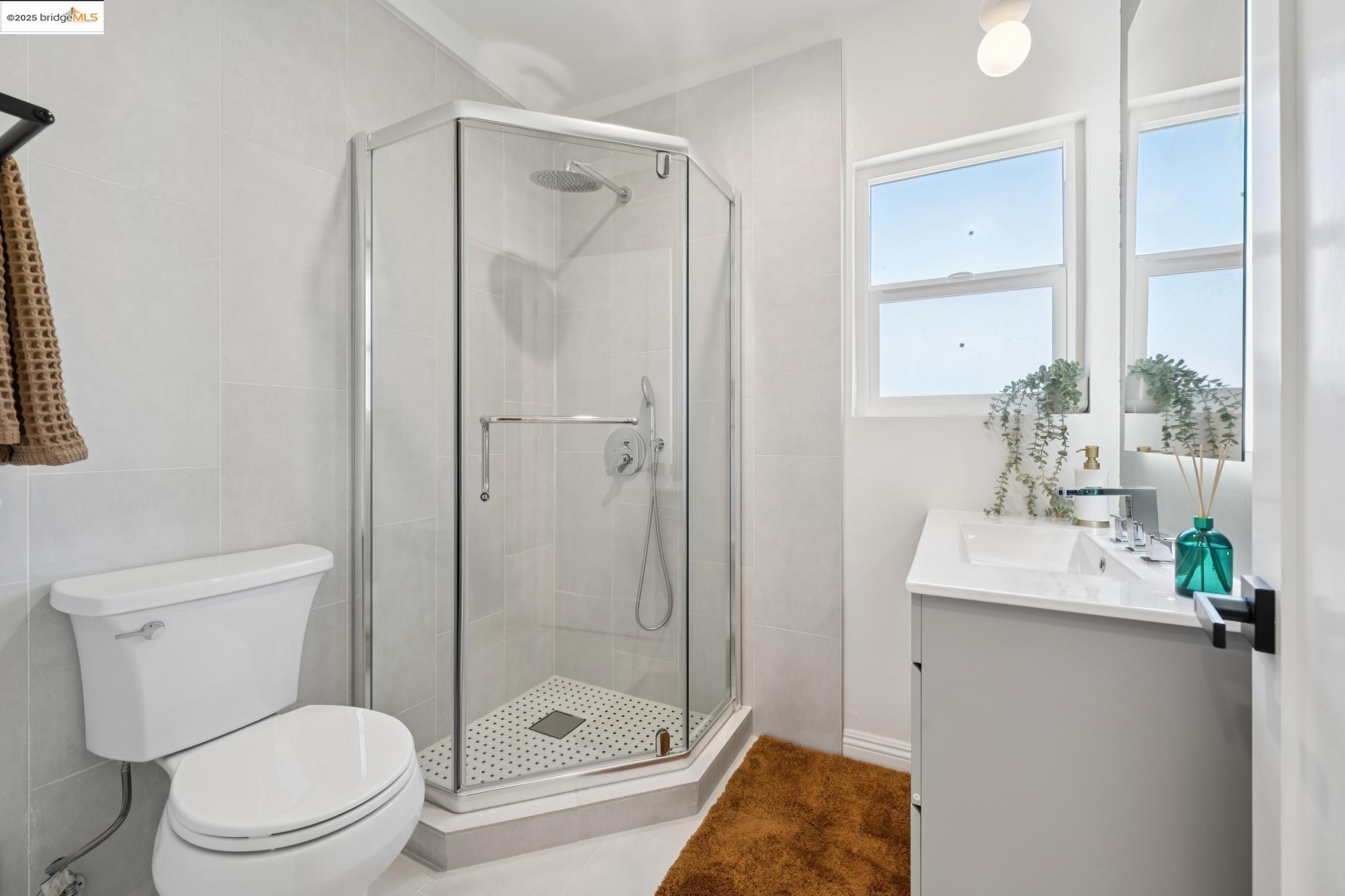 Detail Gallery Image 32 of 44 For 1341 Peralta Ave, Berkeley,  CA 94702 - 4 Beds | 2 Baths