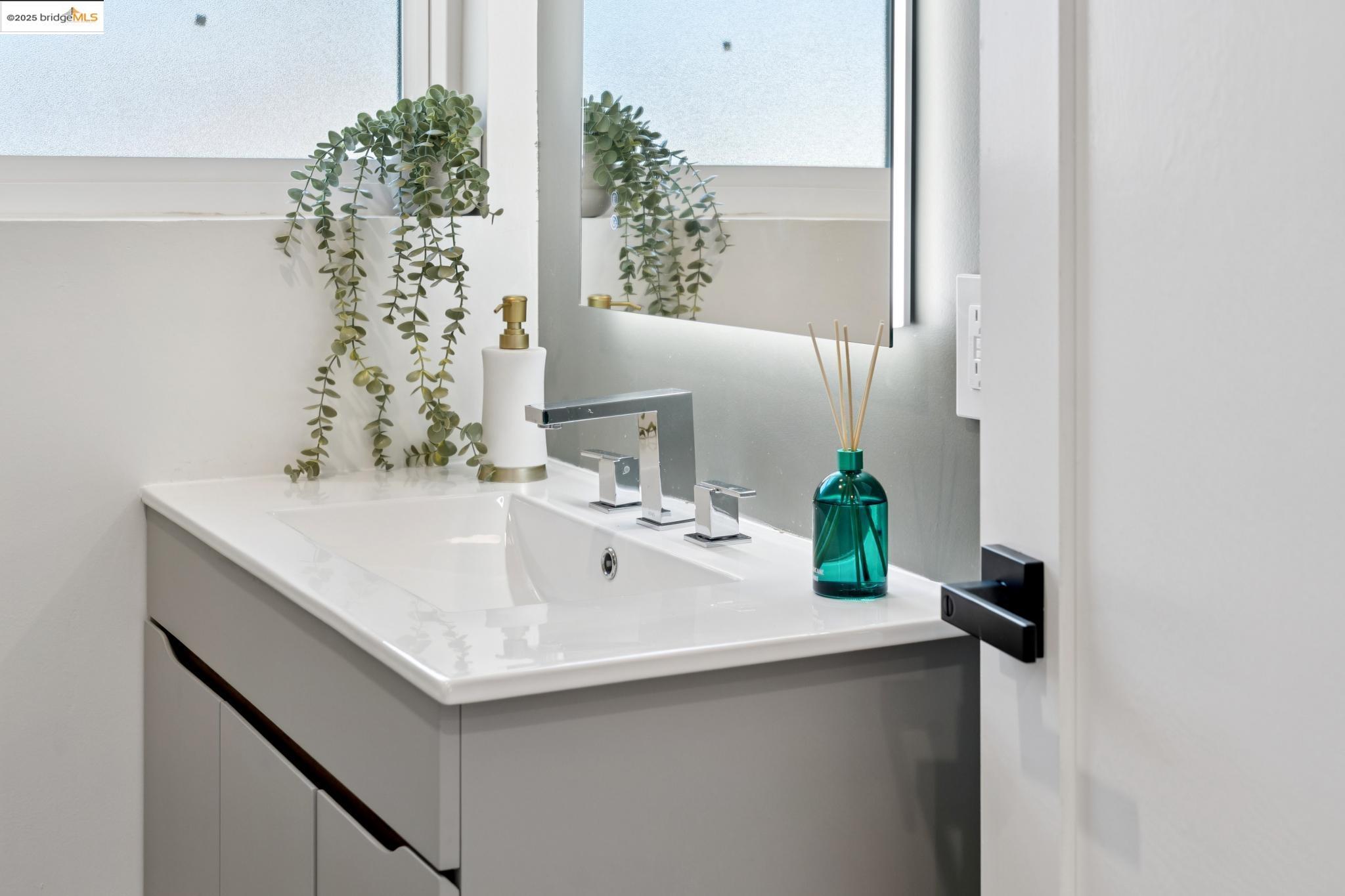 Detail Gallery Image 33 of 44 For 1341 Peralta Ave, Berkeley,  CA 94702 - 4 Beds | 2 Baths