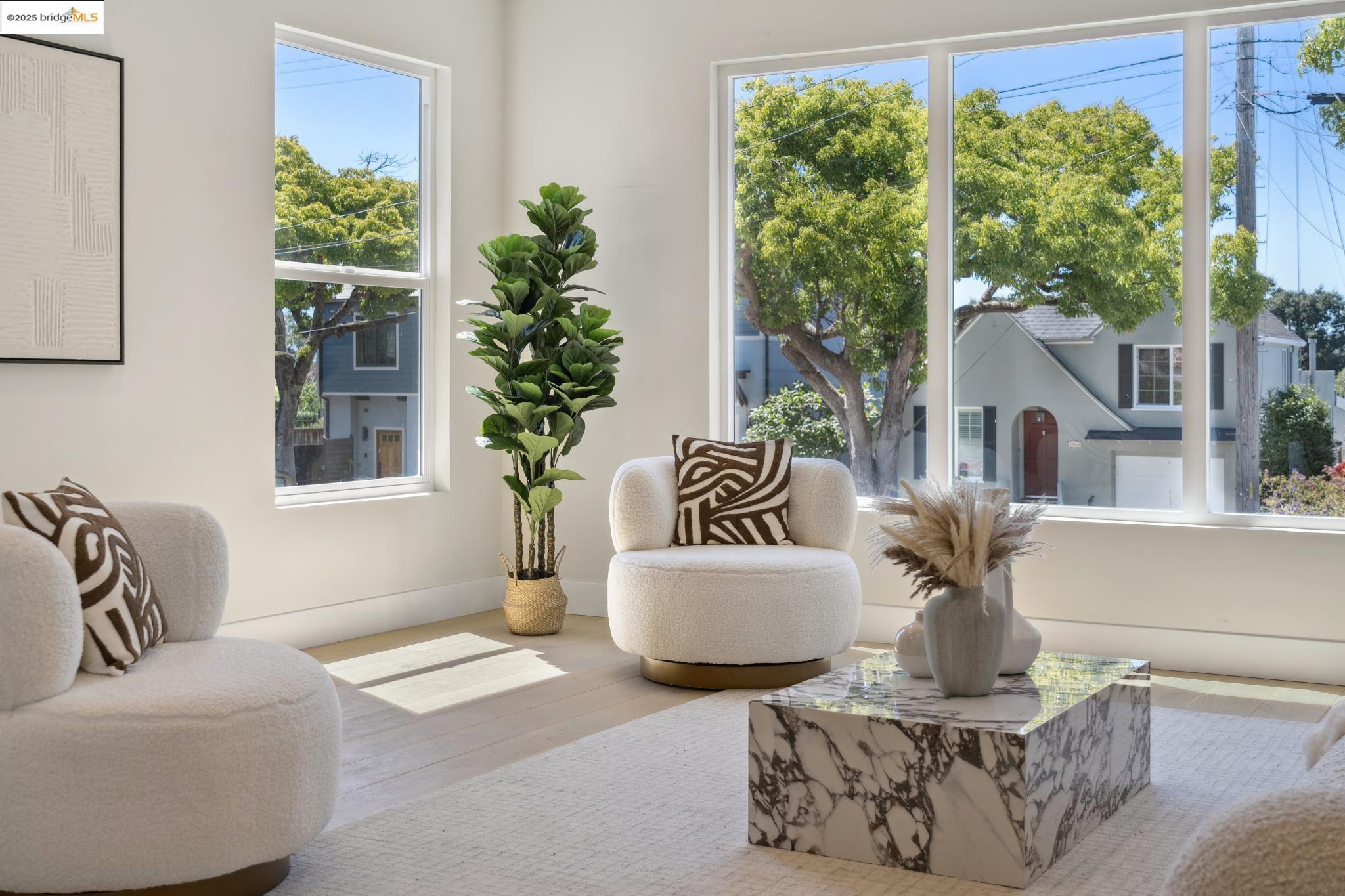 Detail Gallery Image 6 of 44 For 1341 Peralta Ave, Berkeley,  CA 94702 - 4 Beds | 2 Baths