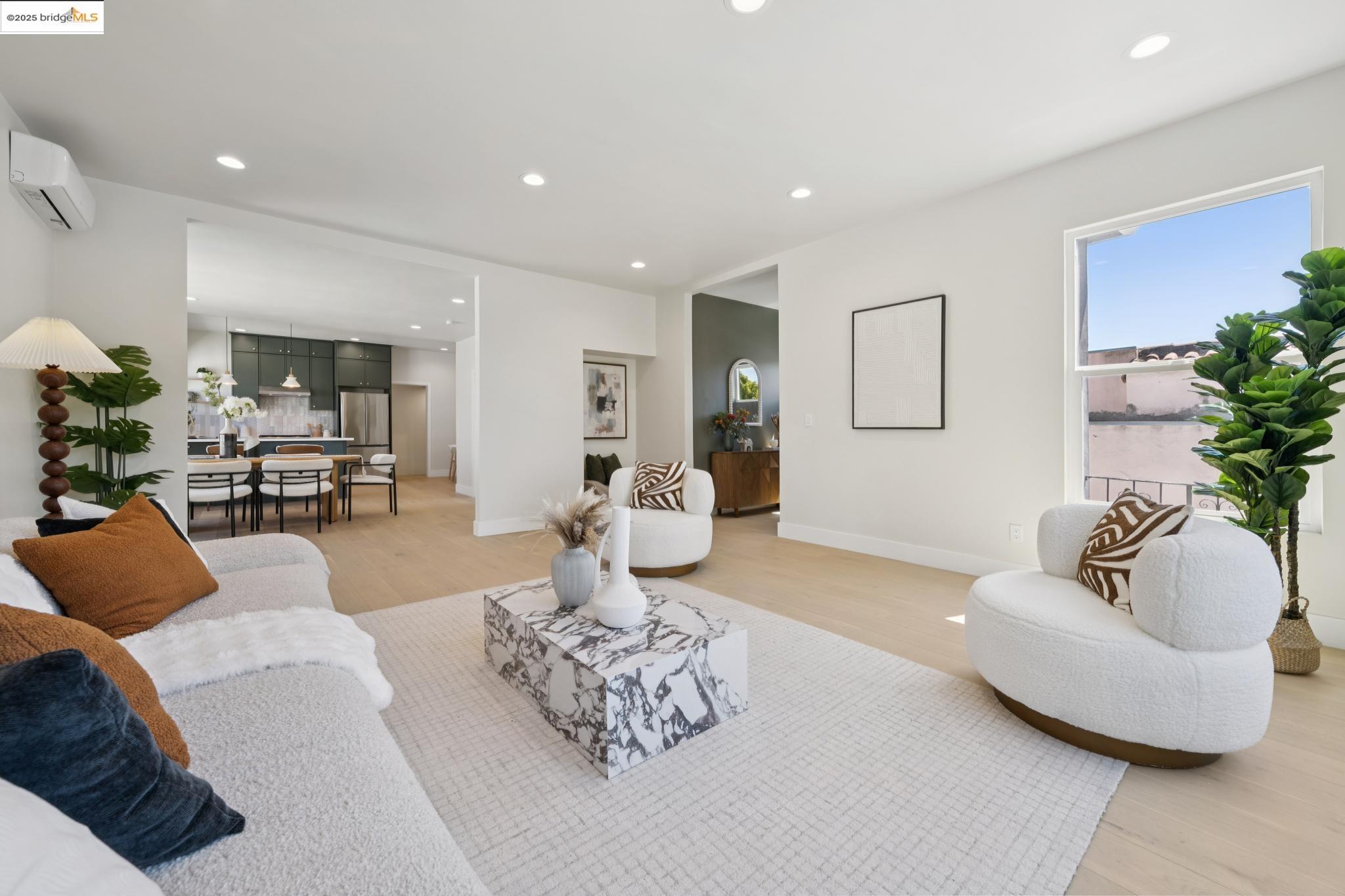 Detail Gallery Image 8 of 44 For 1341 Peralta Ave, Berkeley,  CA 94702 - 4 Beds | 2 Baths