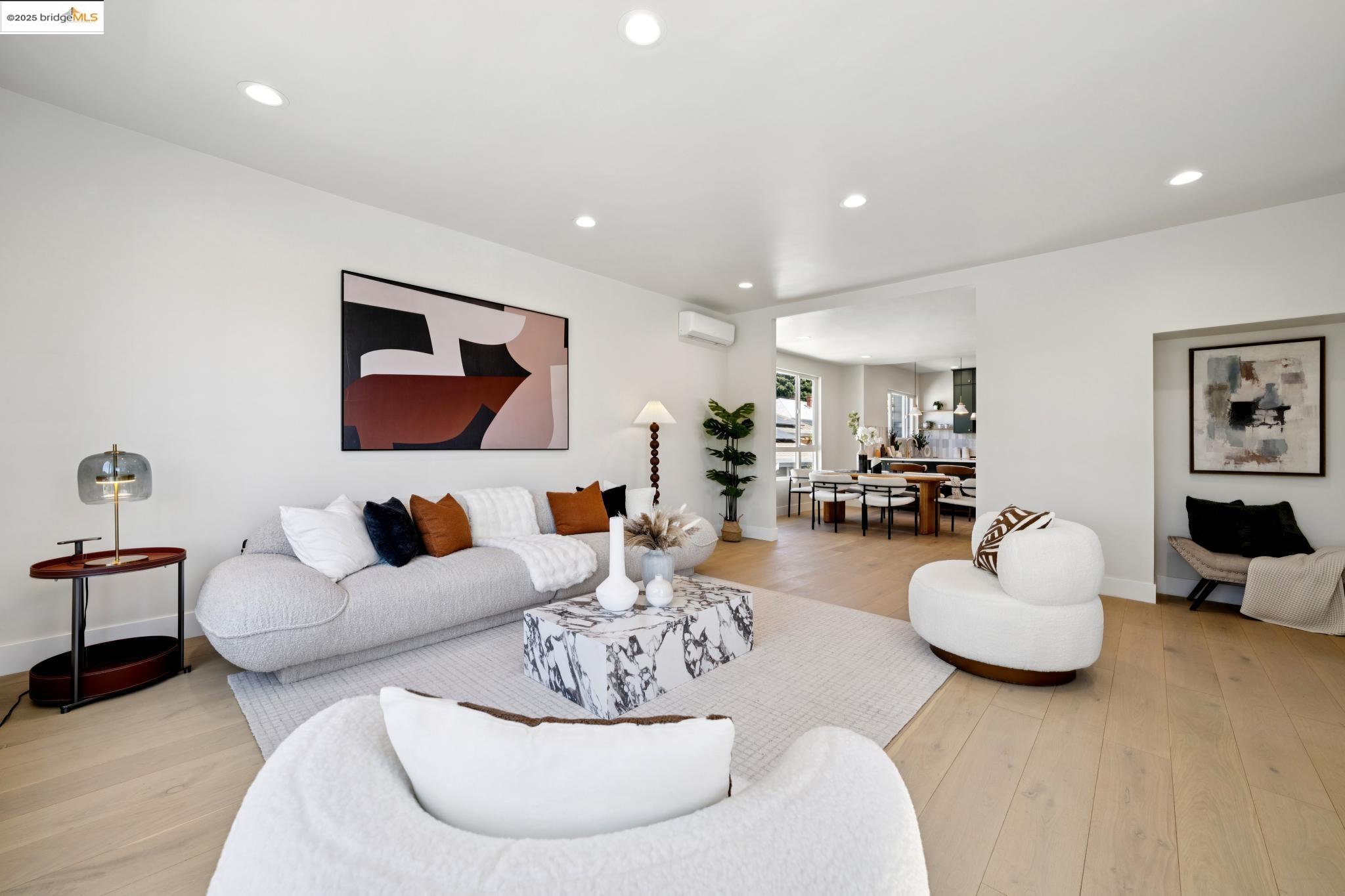 Detail Gallery Image 9 of 44 For 1341 Peralta Ave, Berkeley,  CA 94702 - 4 Beds | 2 Baths