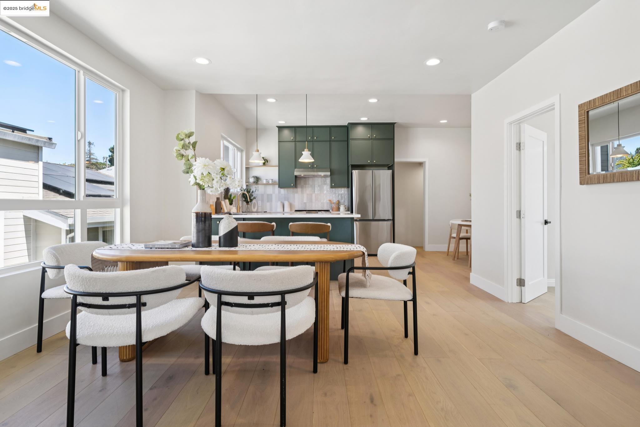 Detail Gallery Image 10 of 44 For 1341 Peralta Ave, Berkeley,  CA 94702 - 4 Beds | 2 Baths
