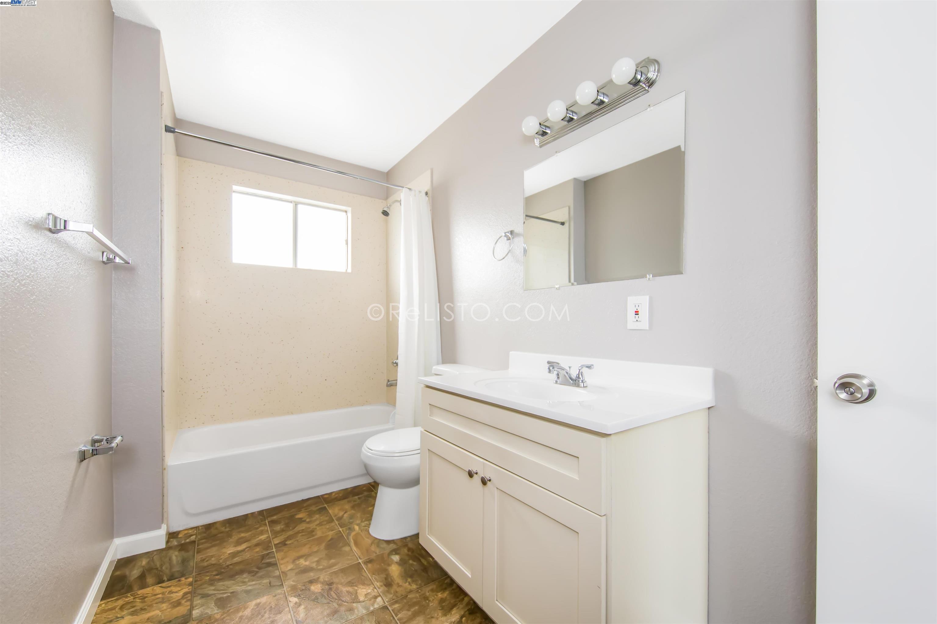 Detail Gallery Image 11 of 23 For 2105 48th Ave, Oakland,  CA 94601 - – Beds | – Baths