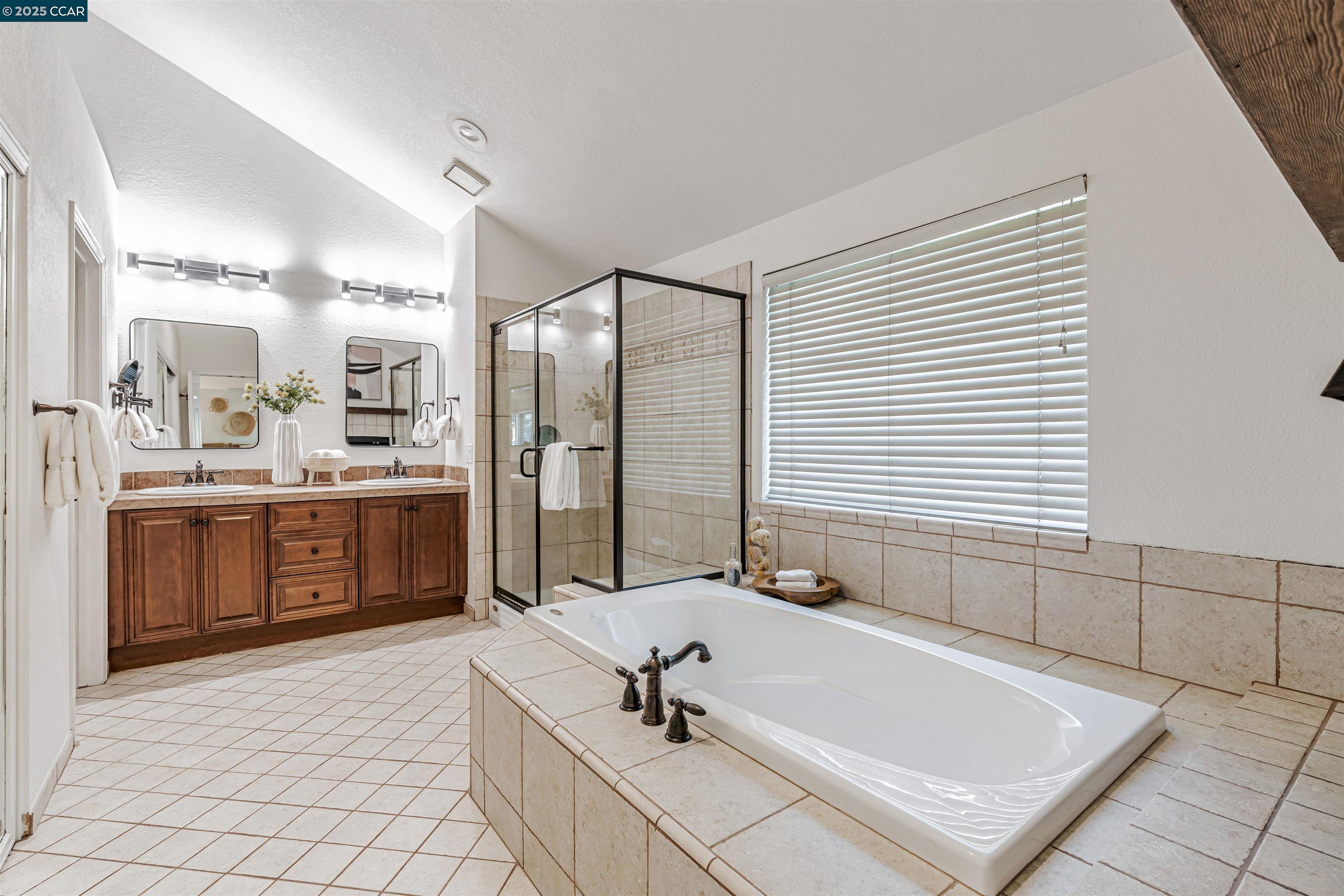 Detail Gallery Image 34 of 60 For 105 Creighton Way, Danville,  CA 94506 - 5 Beds | 3 Baths