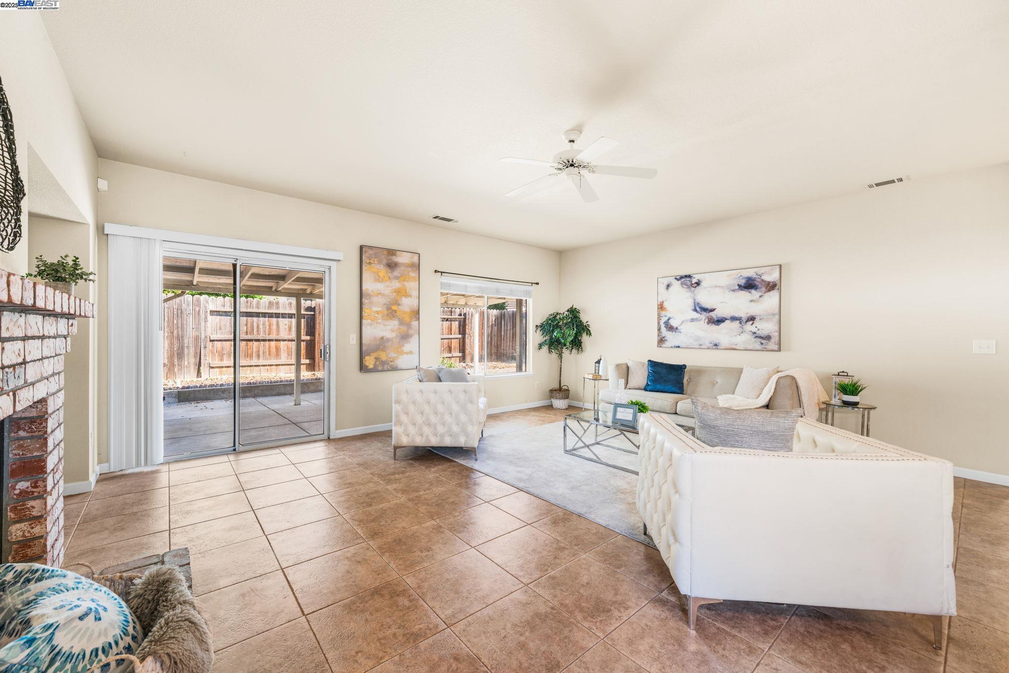 Detail Gallery Image 11 of 42 For 1983 Cork Oak Ln, Manteca,  CA 95336 - 3 Beds | 2 Baths
