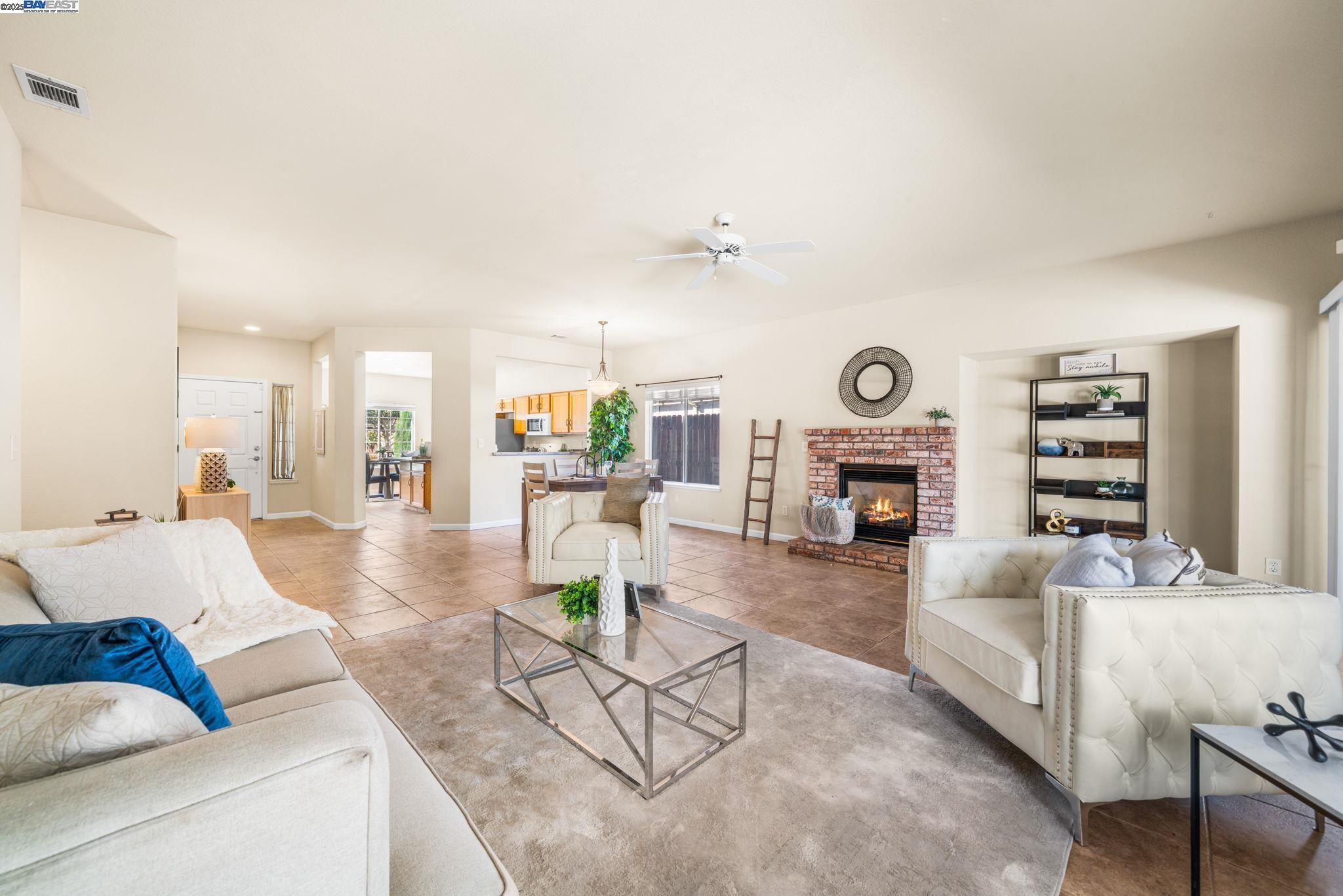 Detail Gallery Image 14 of 42 For 1983 Cork Oak Ln, Manteca,  CA 95336 - 3 Beds | 2 Baths