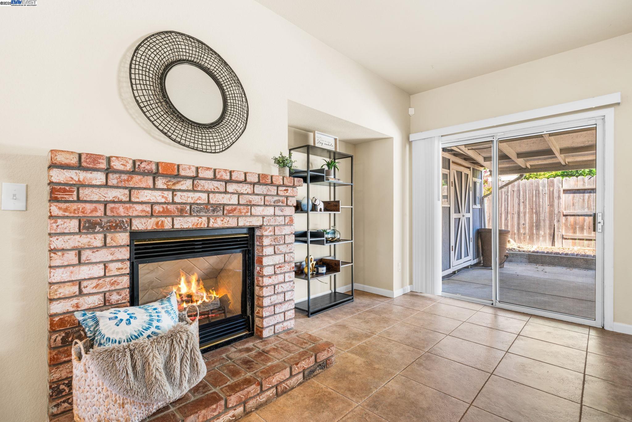 Detail Gallery Image 15 of 42 For 1983 Cork Oak Ln, Manteca,  CA 95336 - 3 Beds | 2 Baths