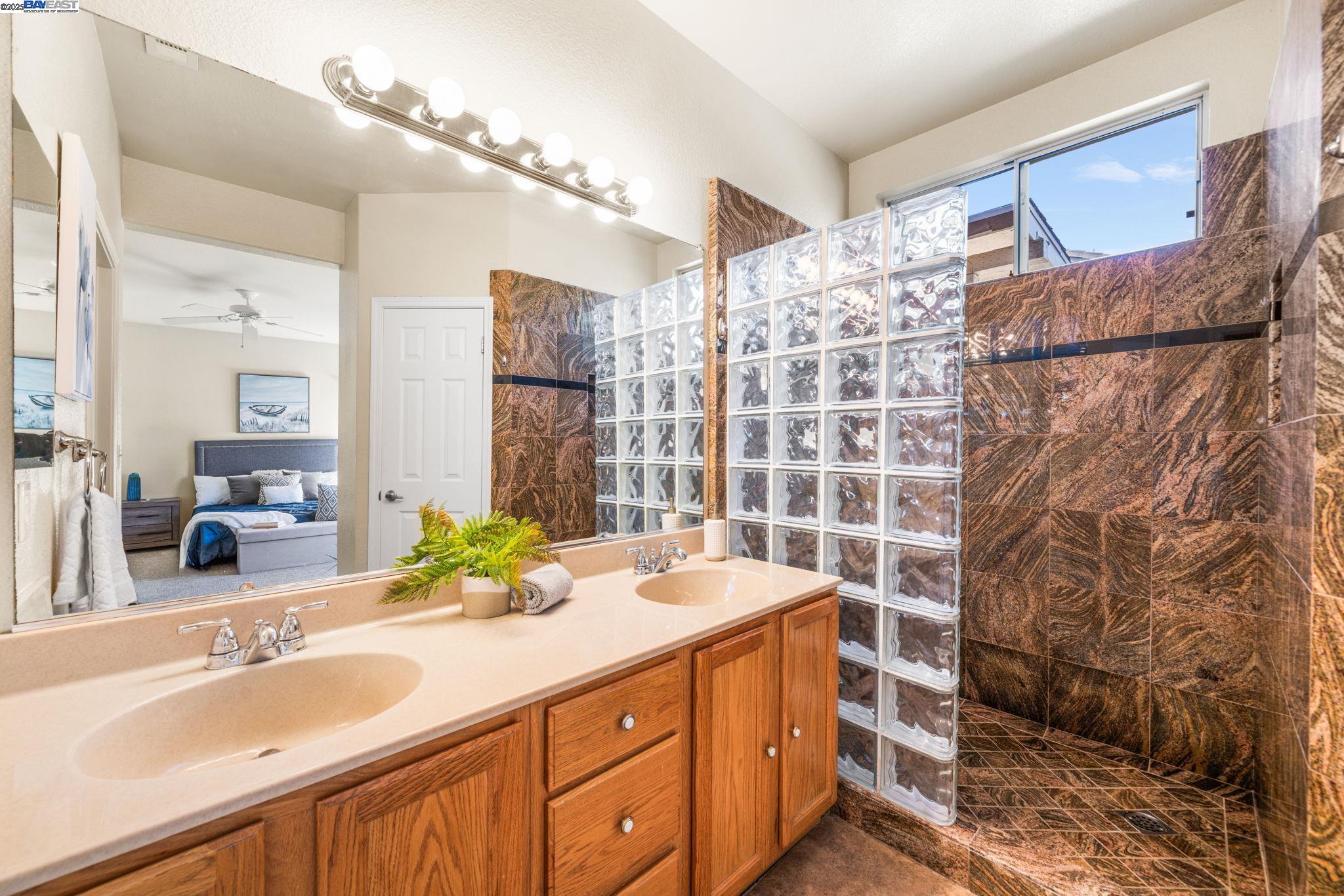 Detail Gallery Image 20 of 42 For 1983 Cork Oak Ln, Manteca,  CA 95336 - 3 Beds | 2 Baths