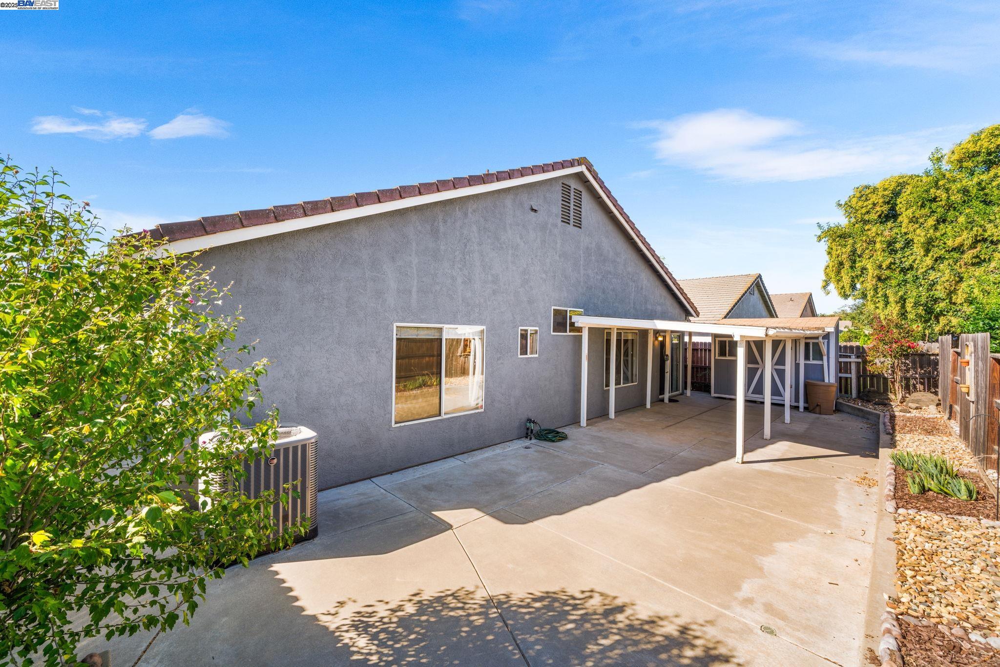 Detail Gallery Image 34 of 42 For 1983 Cork Oak Ln, Manteca,  CA 95336 - 3 Beds | 2 Baths