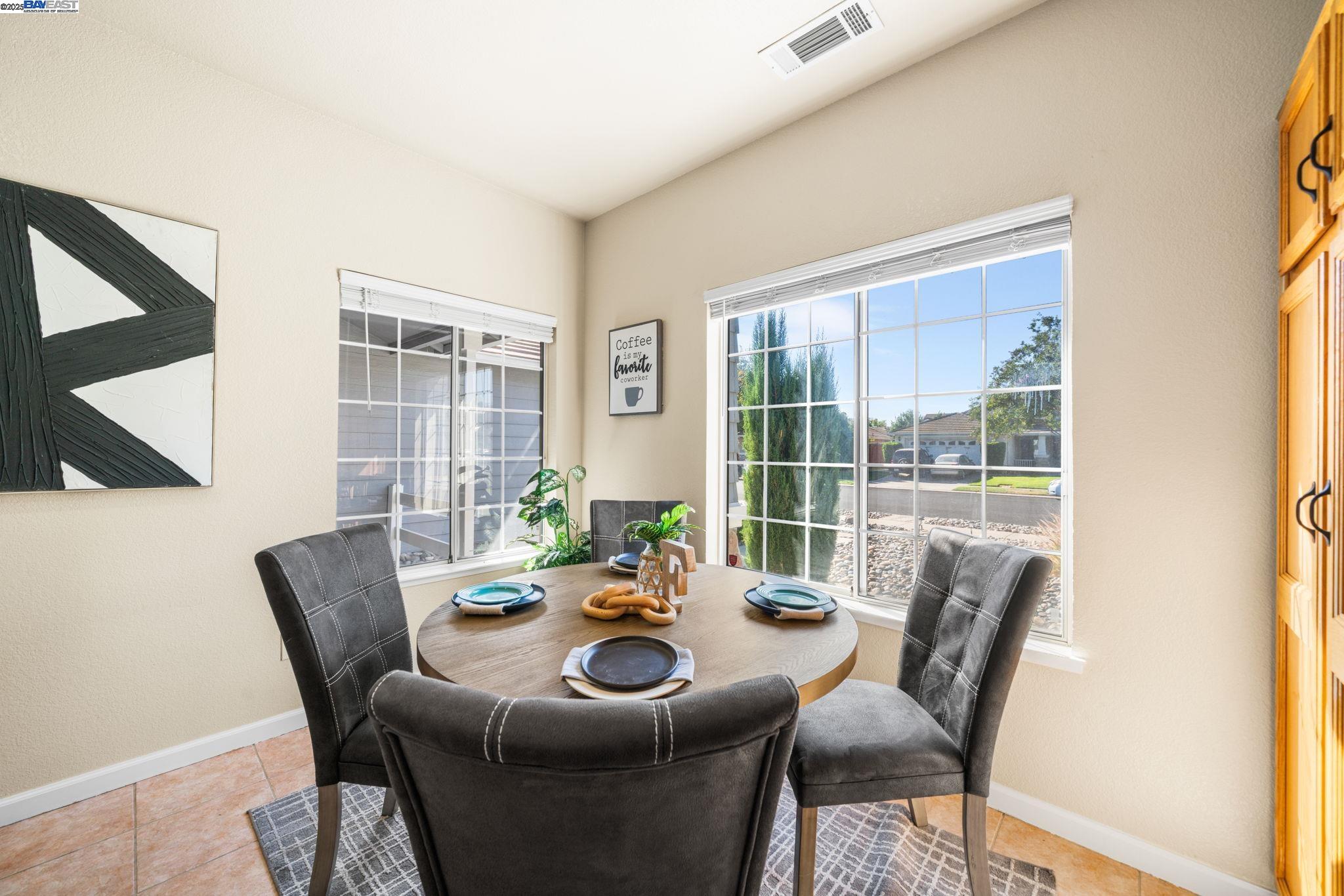 Detail Gallery Image 7 of 42 For 1983 Cork Oak Ln, Manteca,  CA 95336 - 3 Beds | 2 Baths